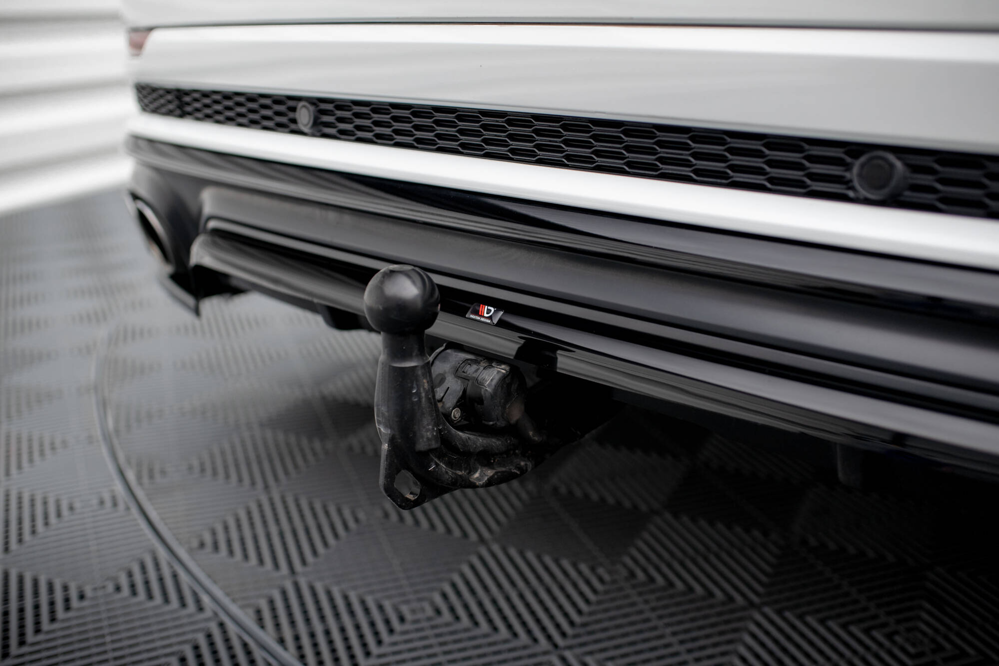 Central Rear Splitter (Vertical Bars) V.2 Audi SQ8 Mk1 - 7