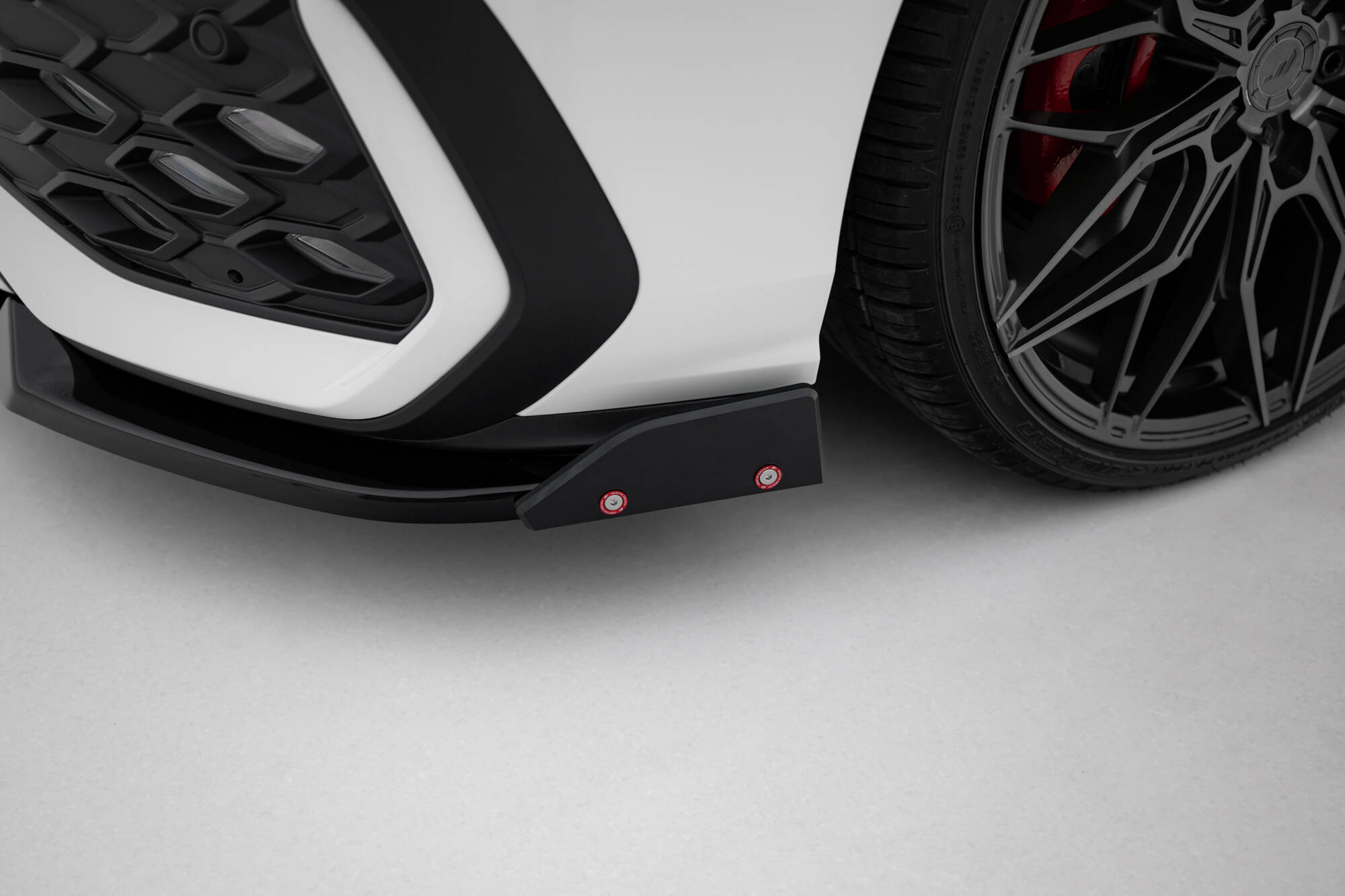 FRONT SPLITTER V.2 + FLAPS SUITABLE FOR VOLKSWAGEN GOLF GTI / GTE / R-LINE MK8 FACELIFT – MAXTON DESIGN