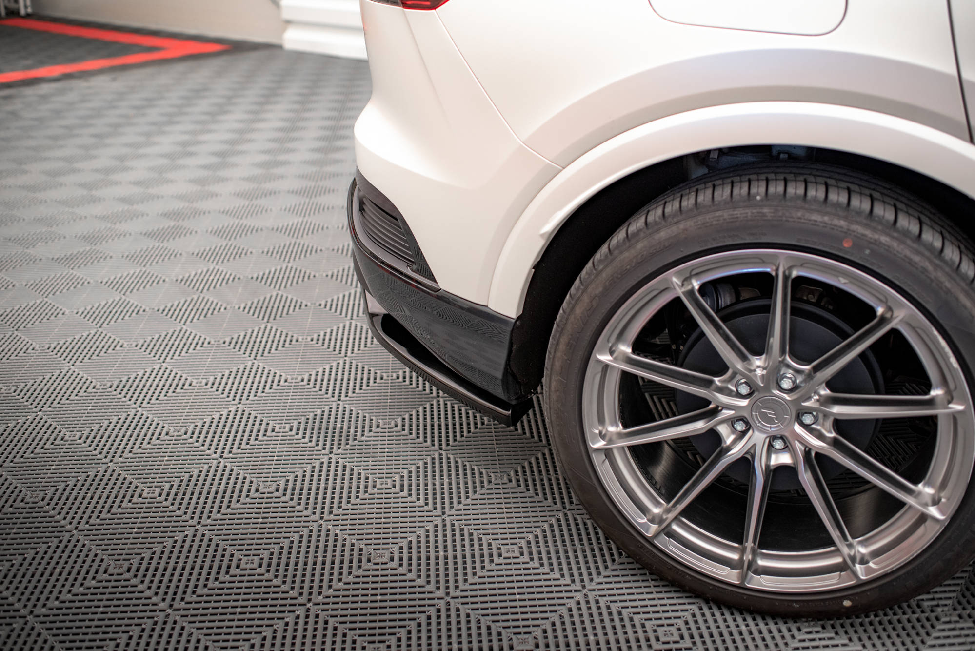 Central Rear Splitter (Vertical Bars) Audi Q4 e-Tron Sportback Mk1 - 3