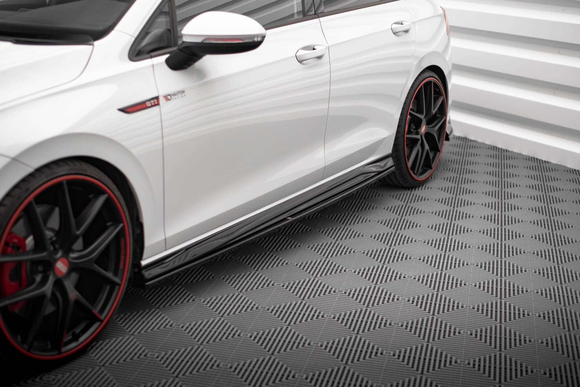 Side Skirts Diffusers V.4 Volkswagen Golf GTI / GTE / GTI Clubsport / R-Line Mk8 - 3