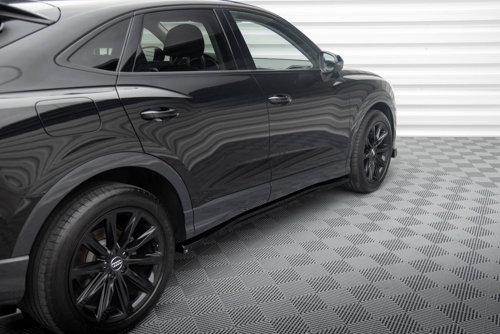 Side Skirts Diffusers Audi Q3 Sportback F3 - 4