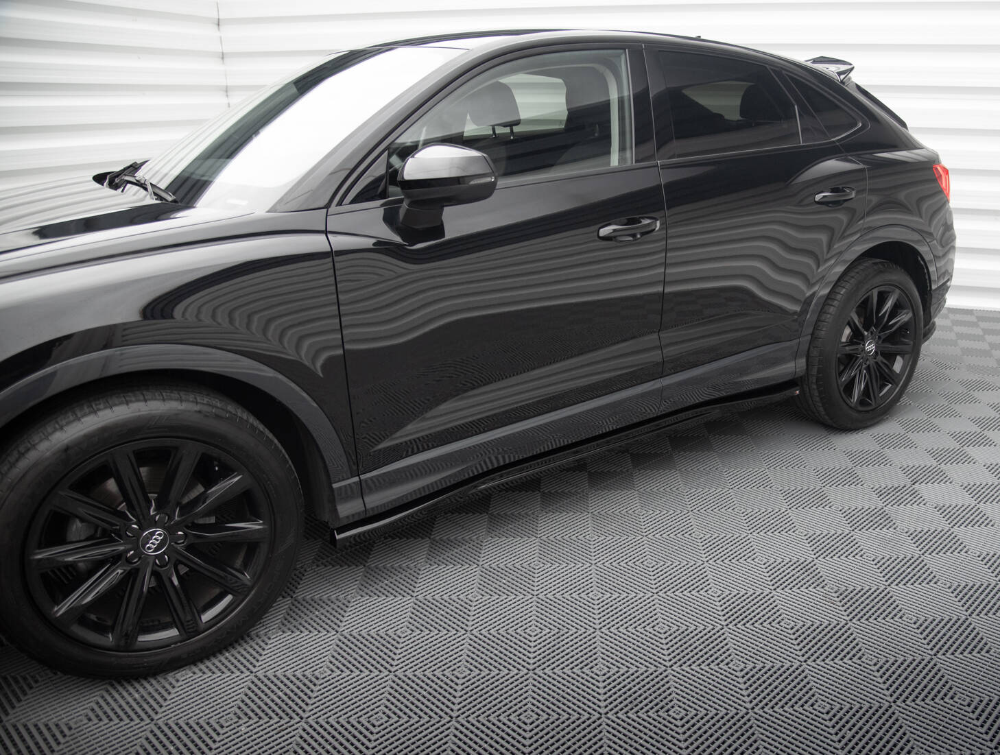 Side Skirts Diffusers Audi Q3 Sportback F3 - 2