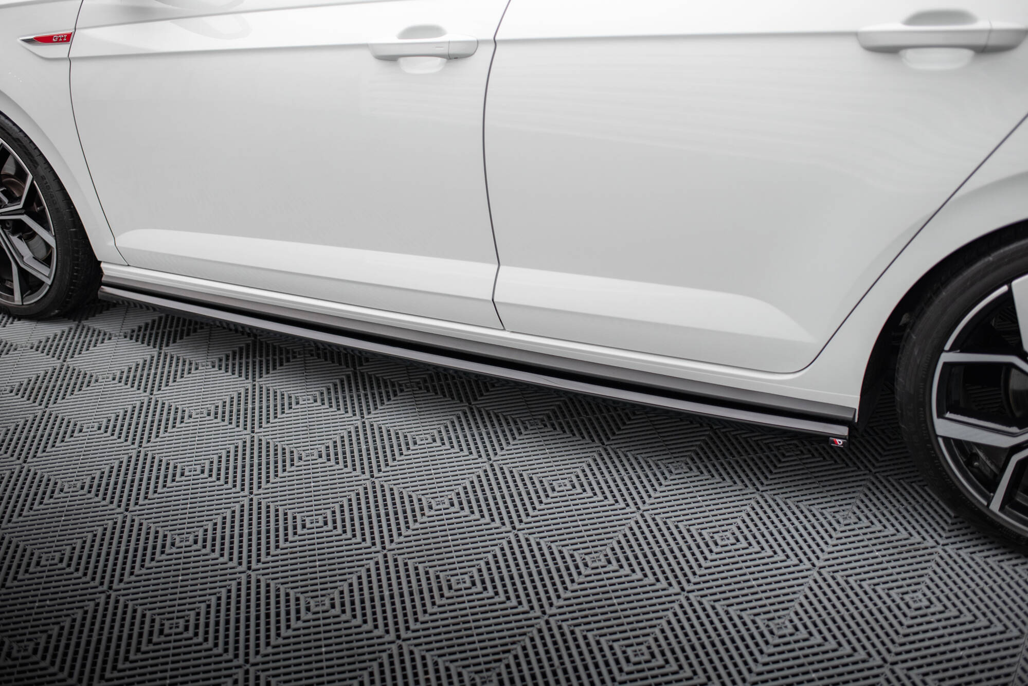 Side Skirts Diffusers Volkswagen Polo GTI Mk6 Facelift - 4