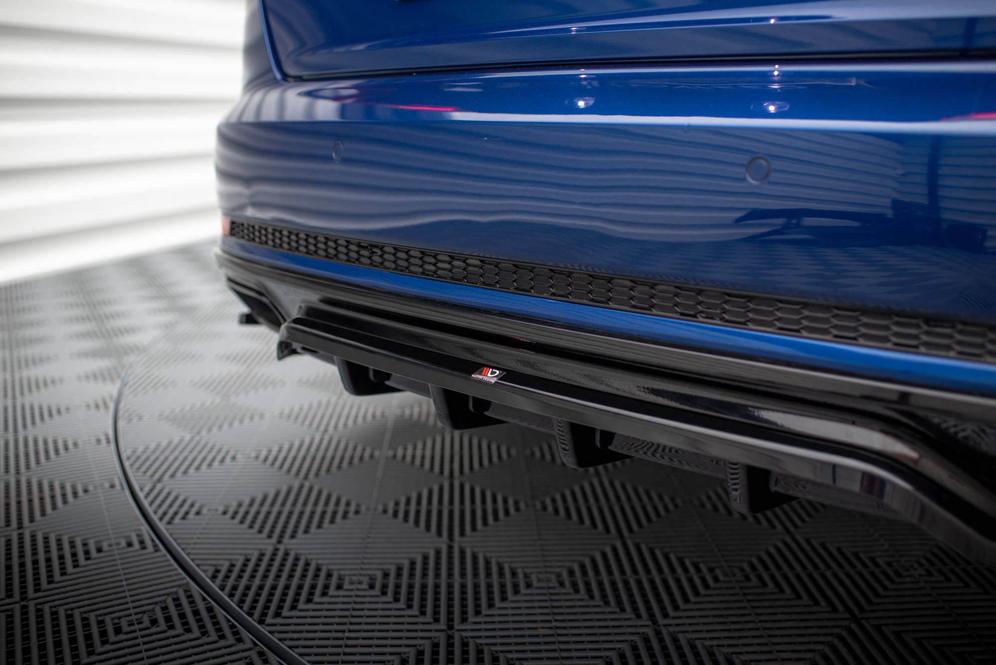 Central Rear Splitter (Vertical Bars) Audi A4 Competition B9 - 4