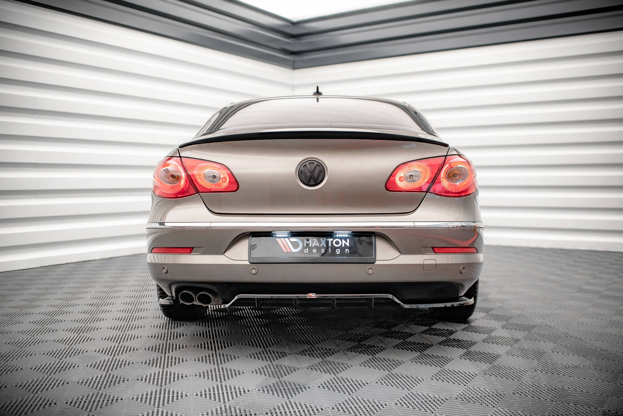 Central Rear Splitter (Vertical Bars) VW Passat CC (2008-2012) - 4