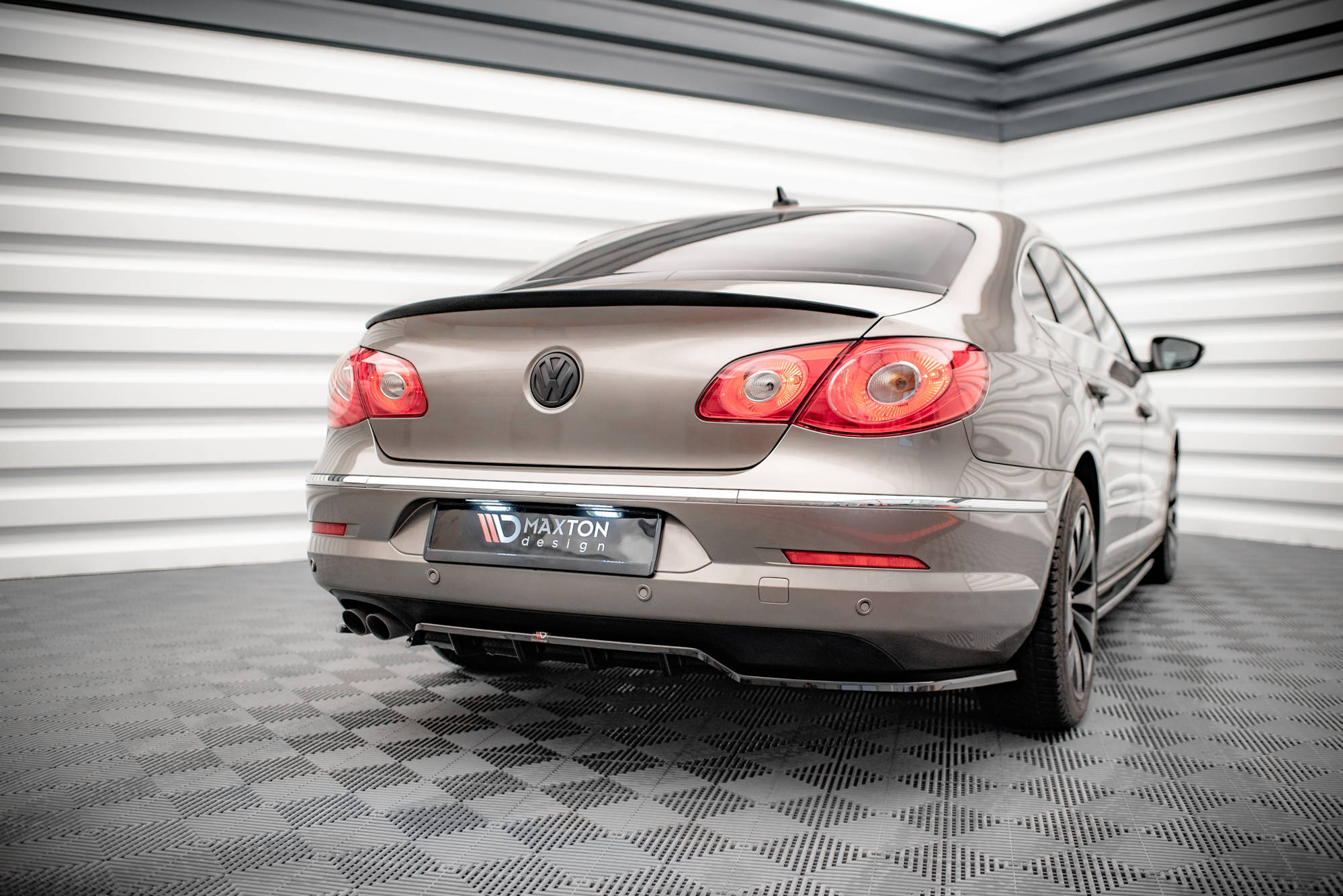 Central Rear Splitter (Vertical Bars) VW Passat CC (2008-2012) - 2