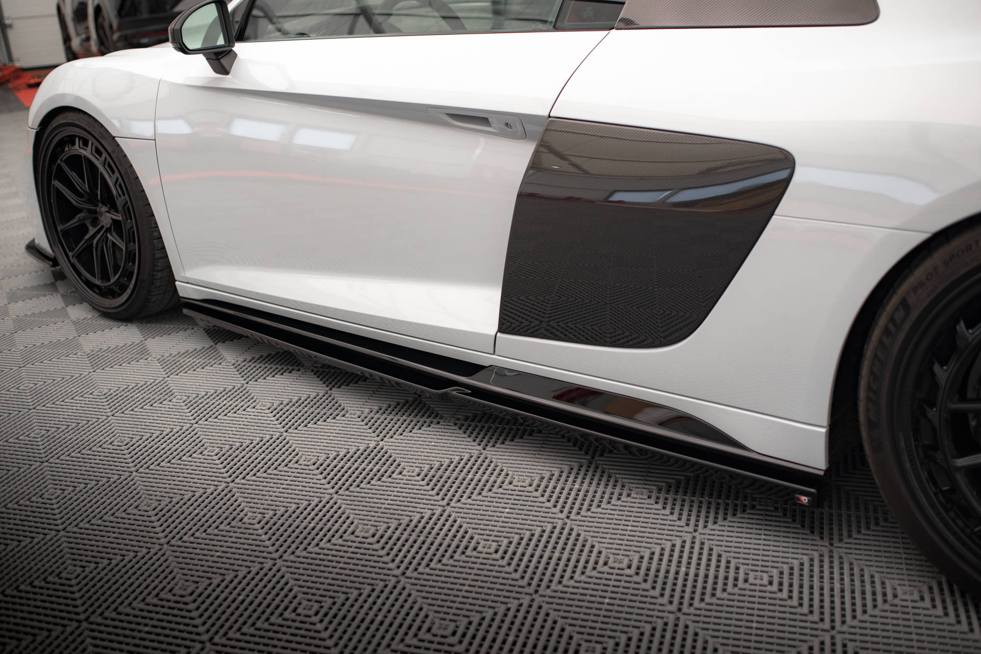 Side Skirts Diffusers V.2 Audi R8 Mk2 Facelift - 4