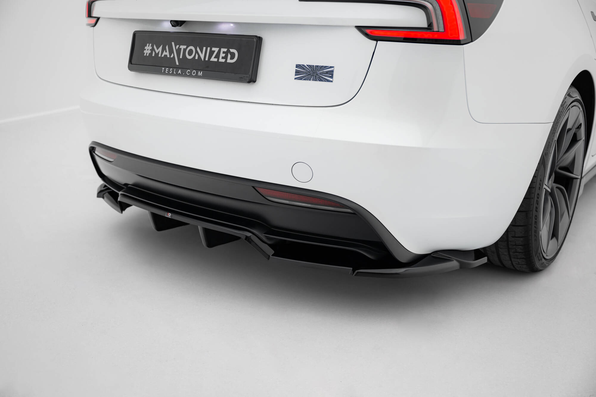 REAR SPLITTER (WITH VERTICAL BARS) V.2 SUITABLE FOR TESLA MODEL 3 PERFORMANCE MK1 FACELIFT – MAXTON DESIGN - 5