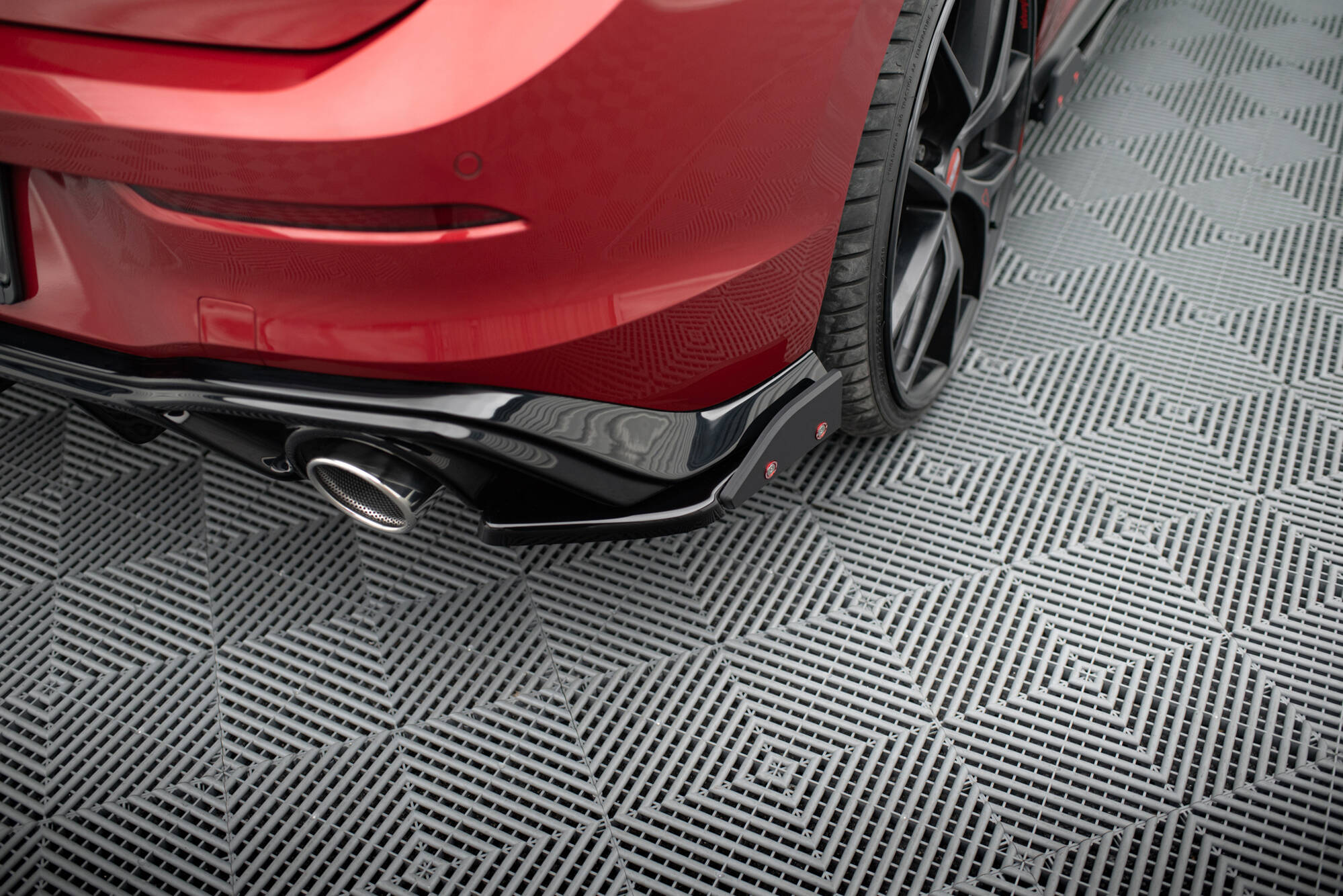 Rear Side Splitters V.2 + Flaps Volkswagen Golf GTI / GTE Mk8 - 3