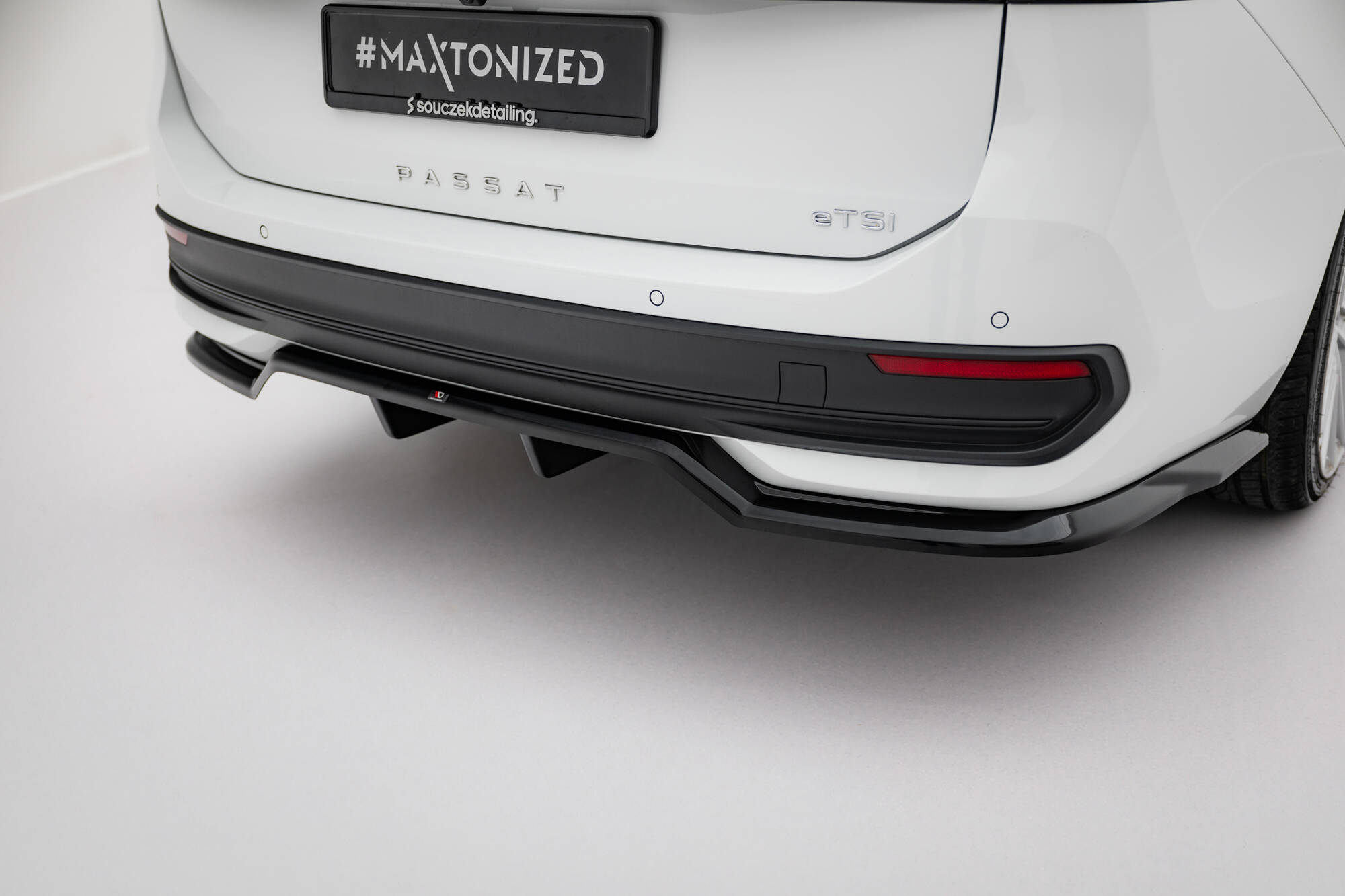 REAR SPLITTER (WITH VERTICAL BARS) SUITABLE FOR VOLKSWAGEN PASSAT B9 – MAXTON DESIGN - 4