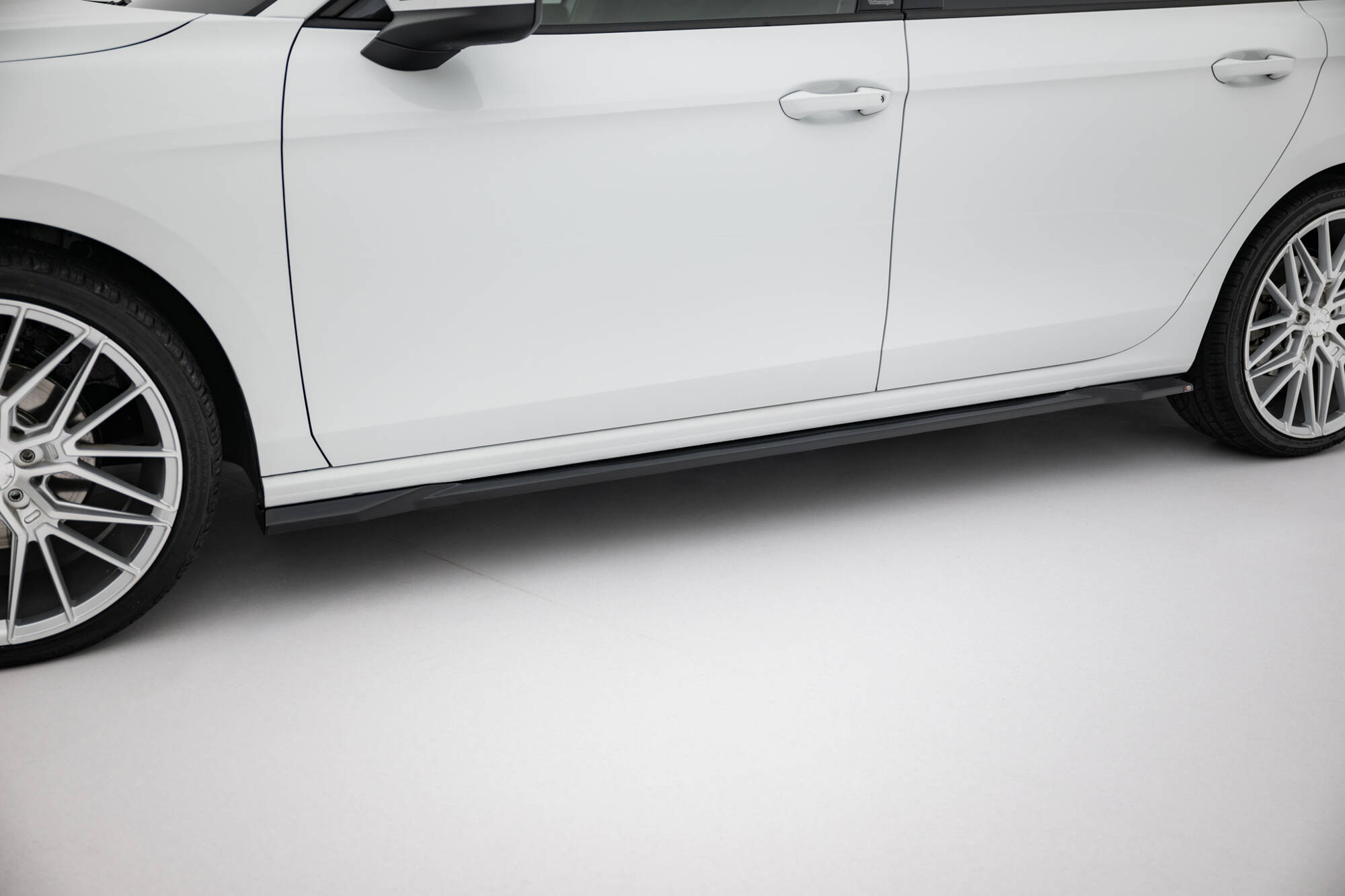 SIDOSPLITTERS TILL VOLKSWAGEN PASSAT B9 – MAXTON DESIGN - 2