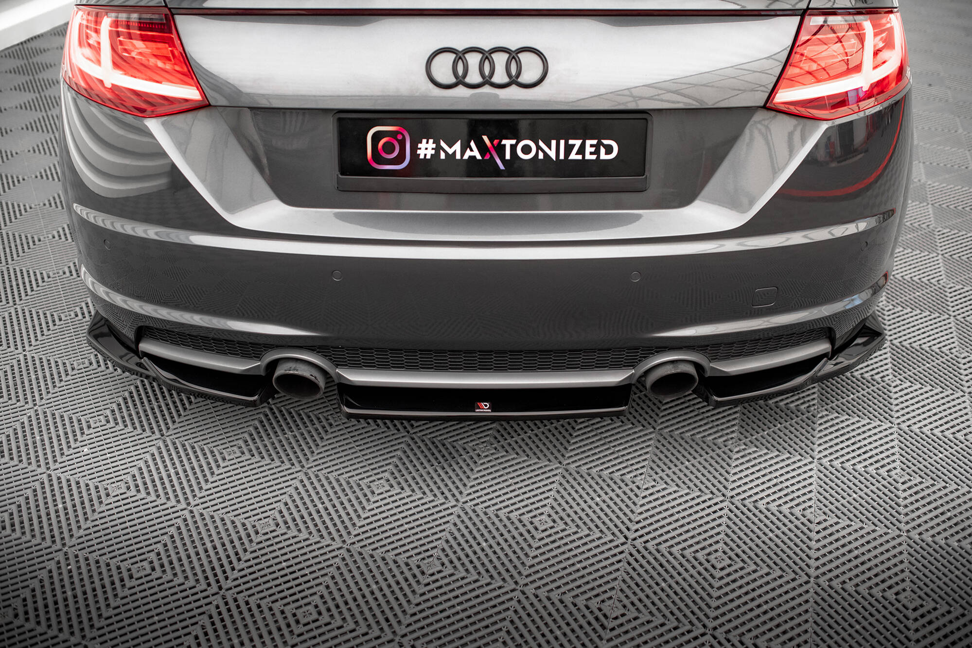 Central Rear Splitter Audi TT S-Line 8S - 3