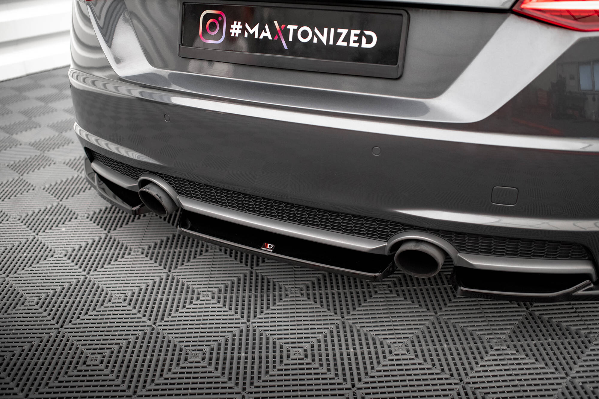 Central Rear Splitter Audi TT S-Line 8S - 5