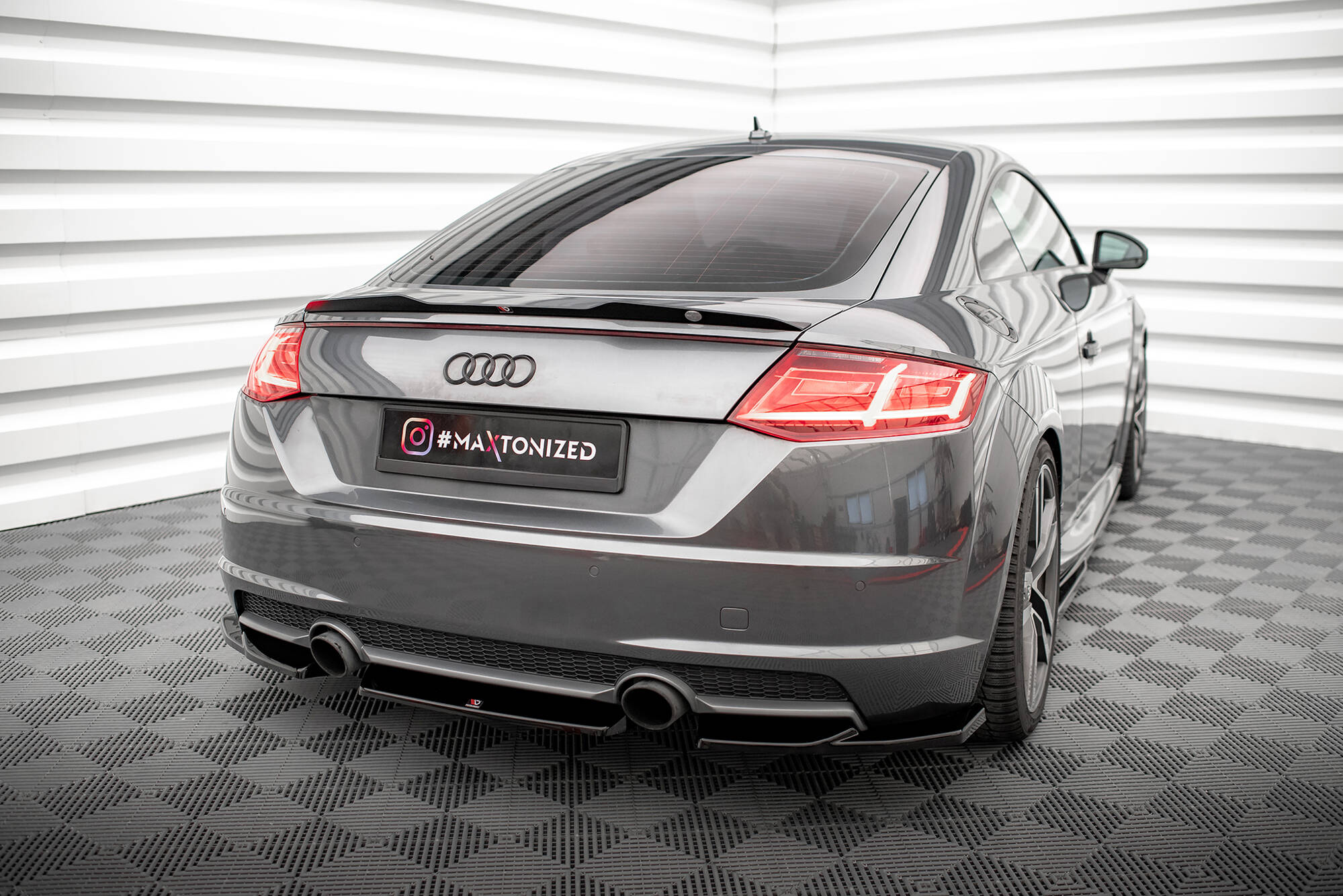 Central Rear Splitter Audi TT S-Line 8S - 4