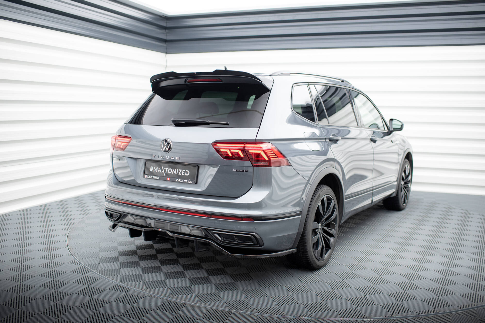 Central Rear Splitter (Vertical Bars) Volkswagen Tiguan Allspace R-Line Mk2 Facelift - 2