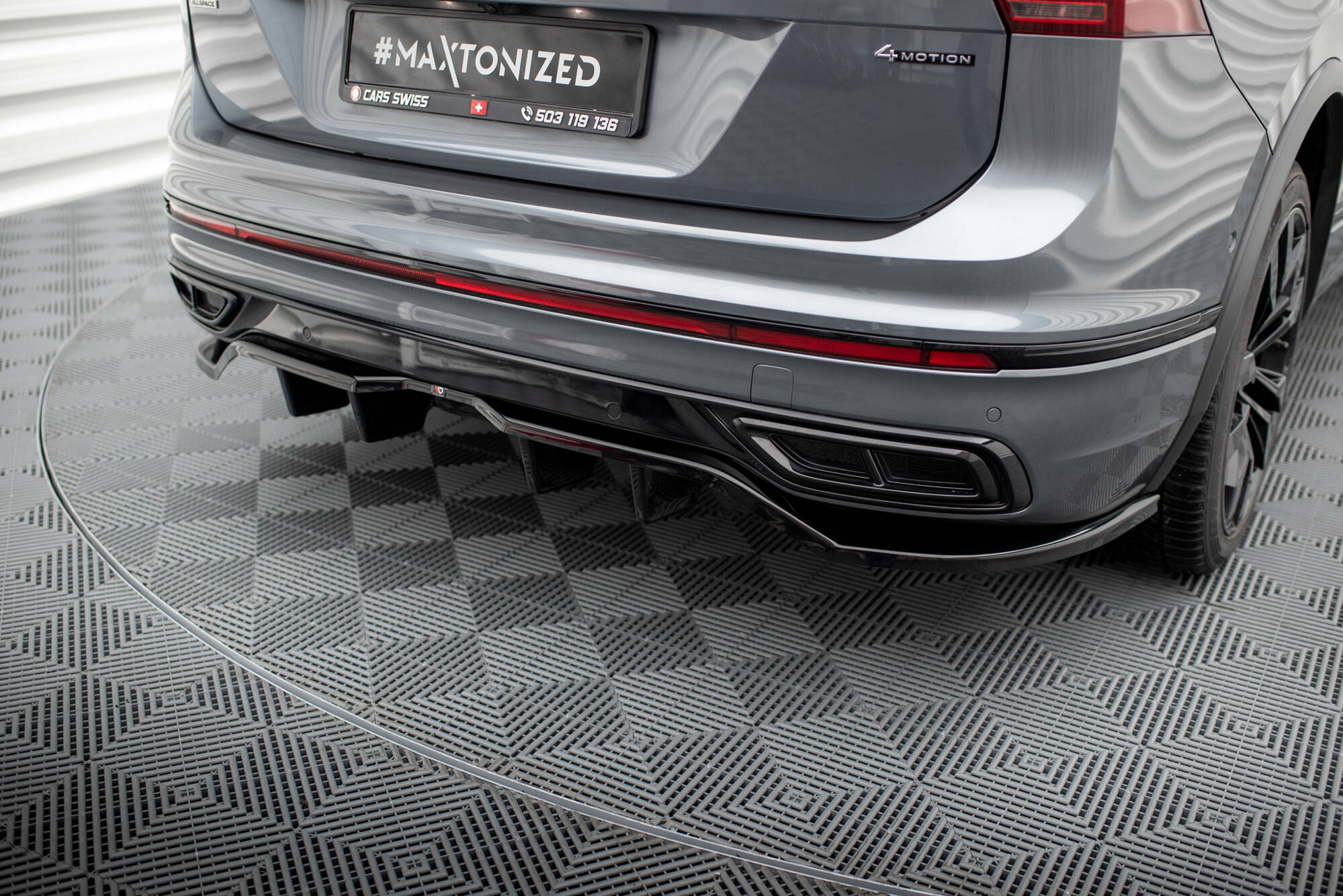 Central Rear Splitter (Vertical Bars) Volkswagen Tiguan Allspace R-Line Mk2 Facelift - 3