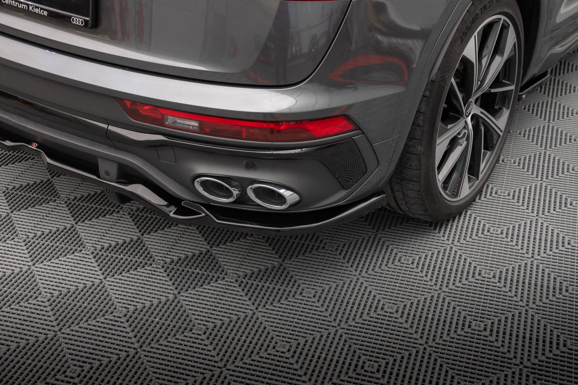 Central Rear Splitter (Vertical Bars) Audi SQ5 Sportback Mk2 Facelift - 3