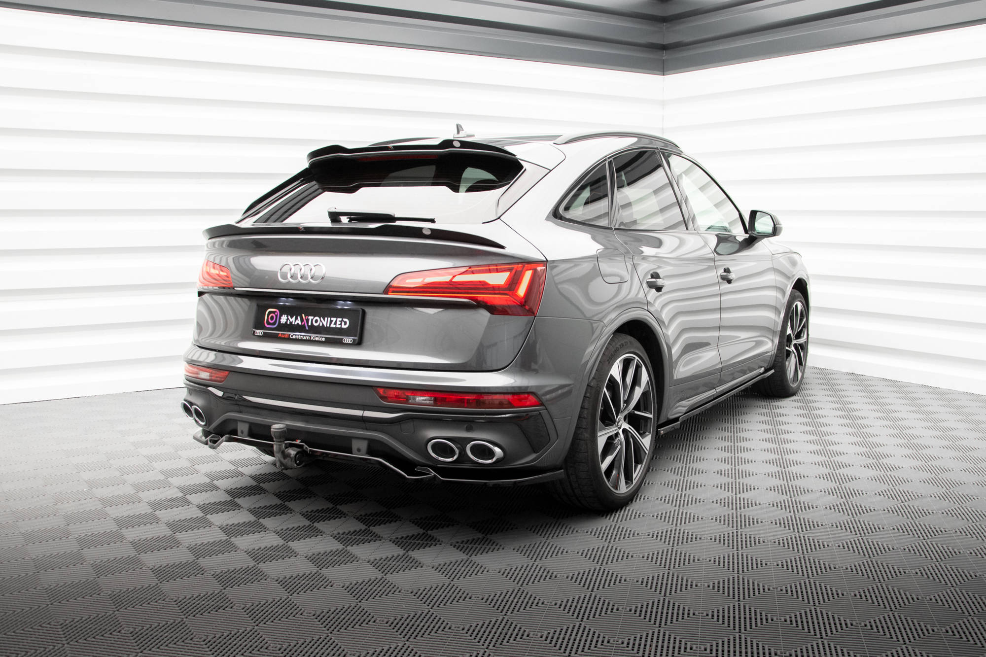 Central Rear Splitter (Vertical Bars) Audi SQ5 Sportback Mk2 Facelift - 4