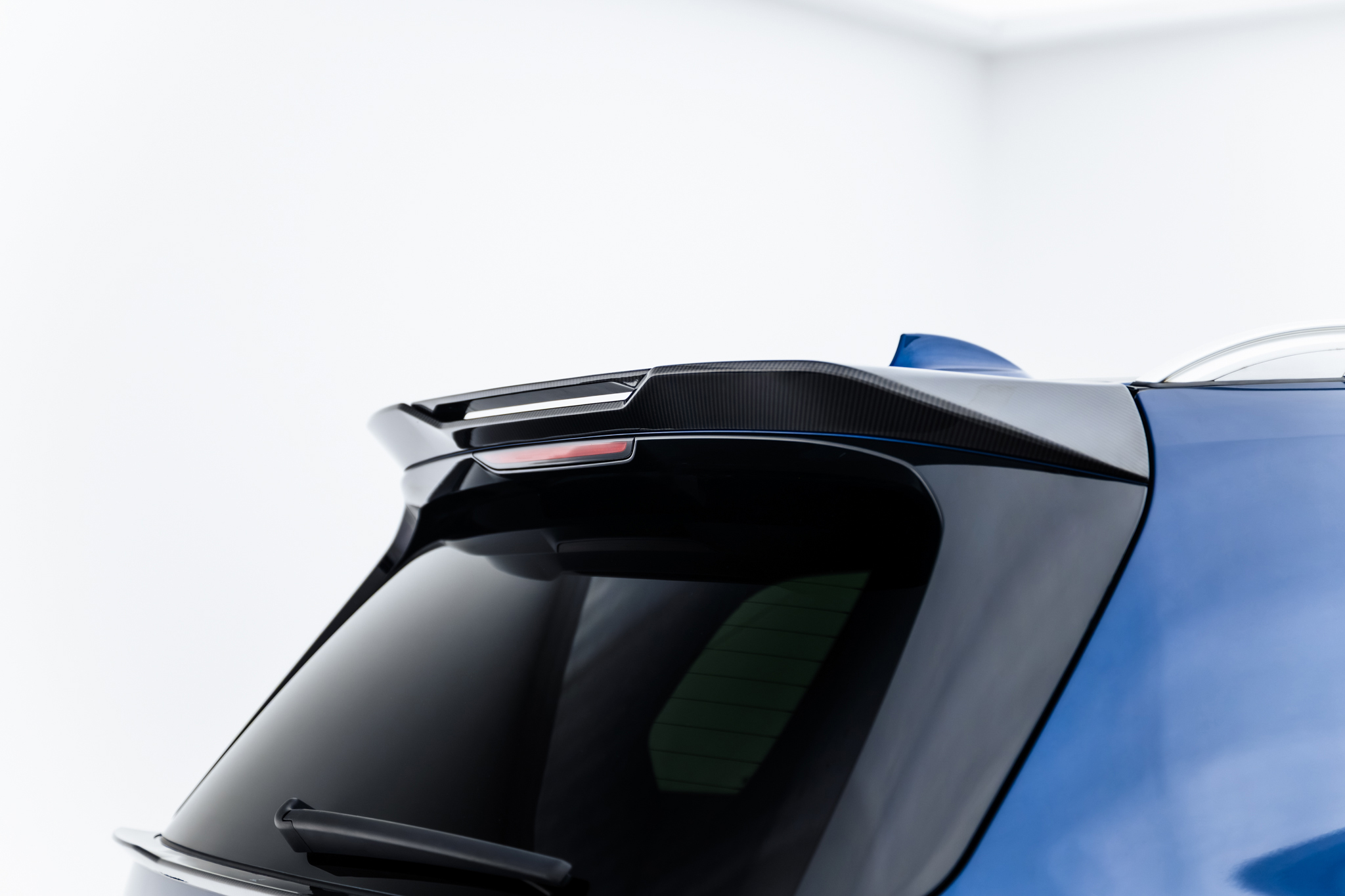 PREPREG CARBON FIBER TAILGATE SPOILER (UPPER) SUITABLE FOR BMW X7 M-PACK G07 – MAXTON DESIGN - 4