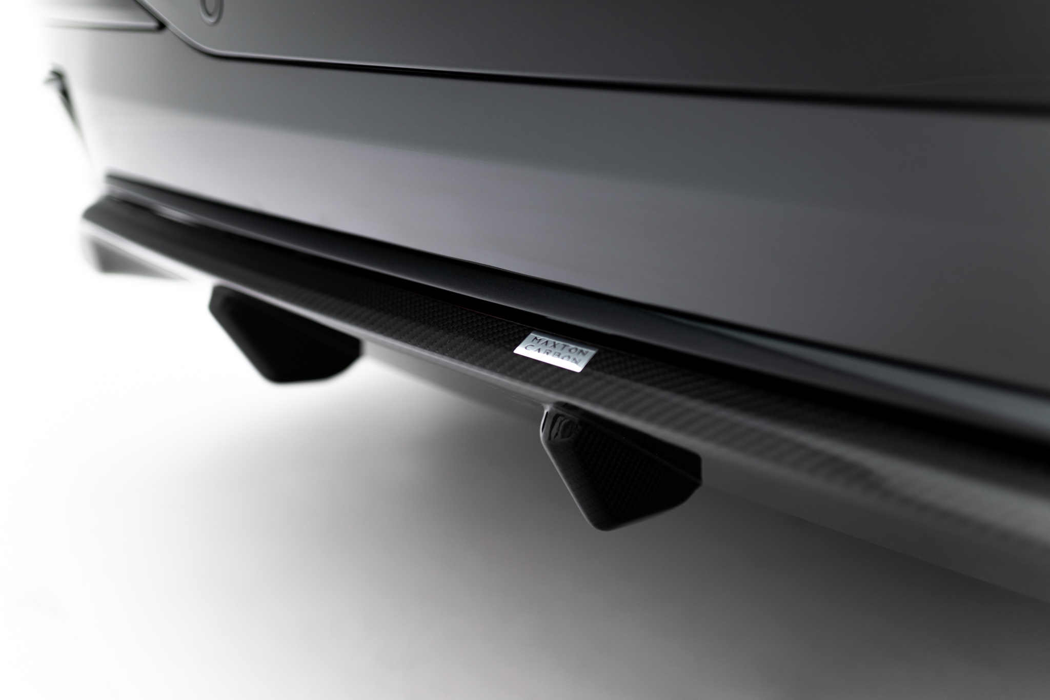PREPREG CARBON FIBER REAR DIFFUSER SUITABLE FOR BMW X7 M-PACK G07 FACELIFT (VERSION WITHOUT TOWBAR) – MAXTON DESIGN