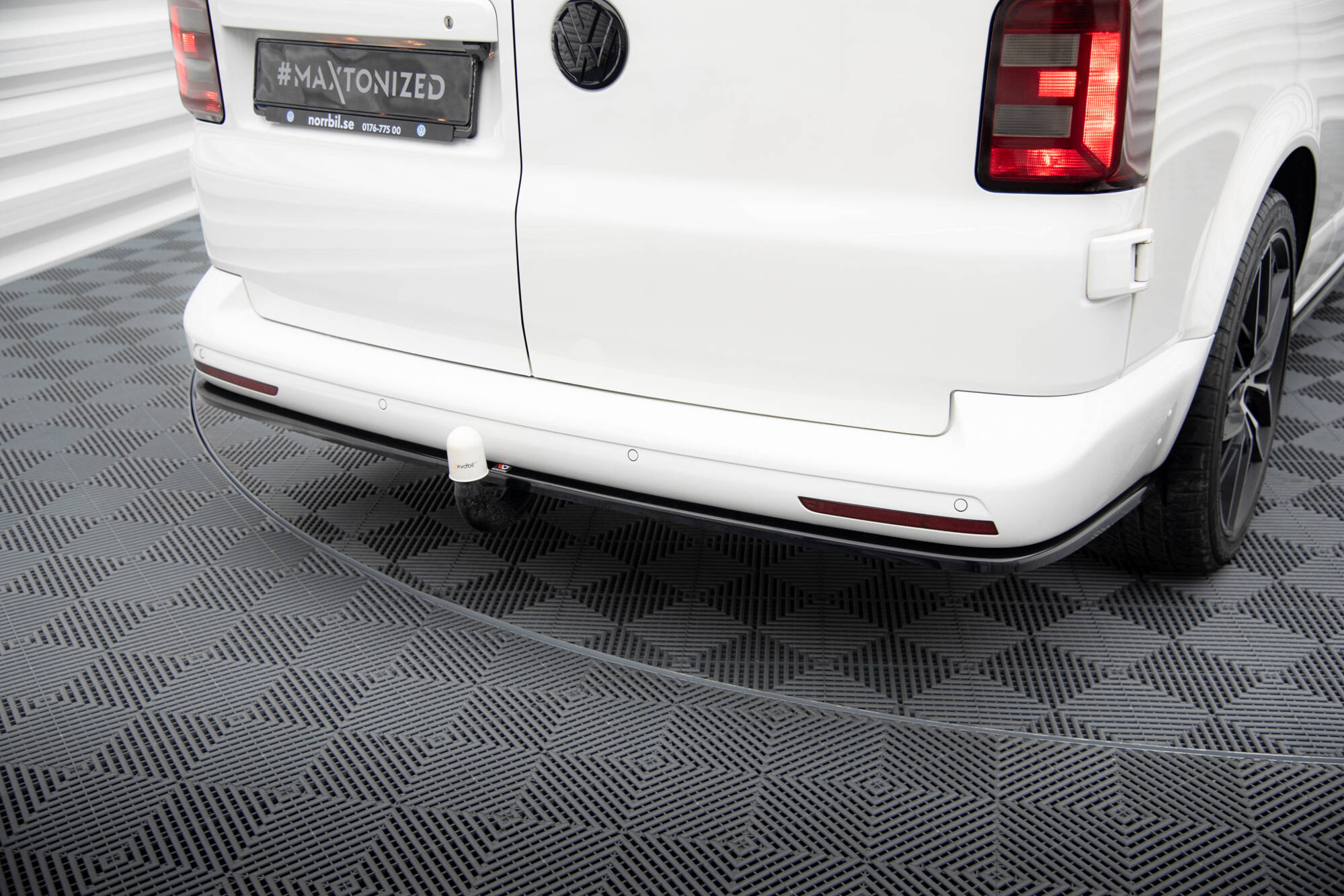 Central Rear Splitter Volkswagen T6 Long Facelift - 3