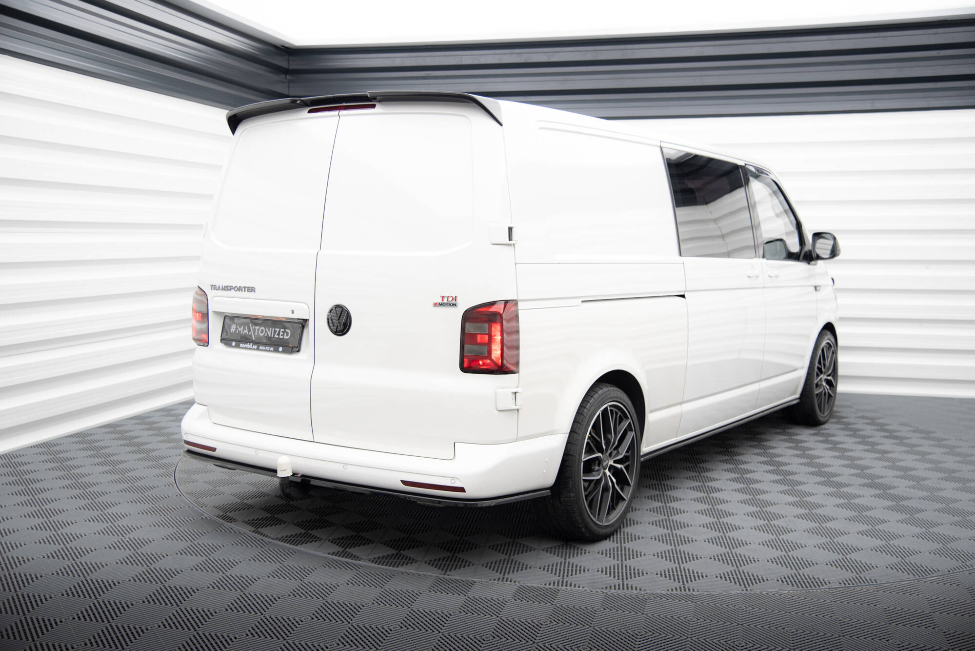 Central Rear Splitter Volkswagen T6 Long Facelift - 2