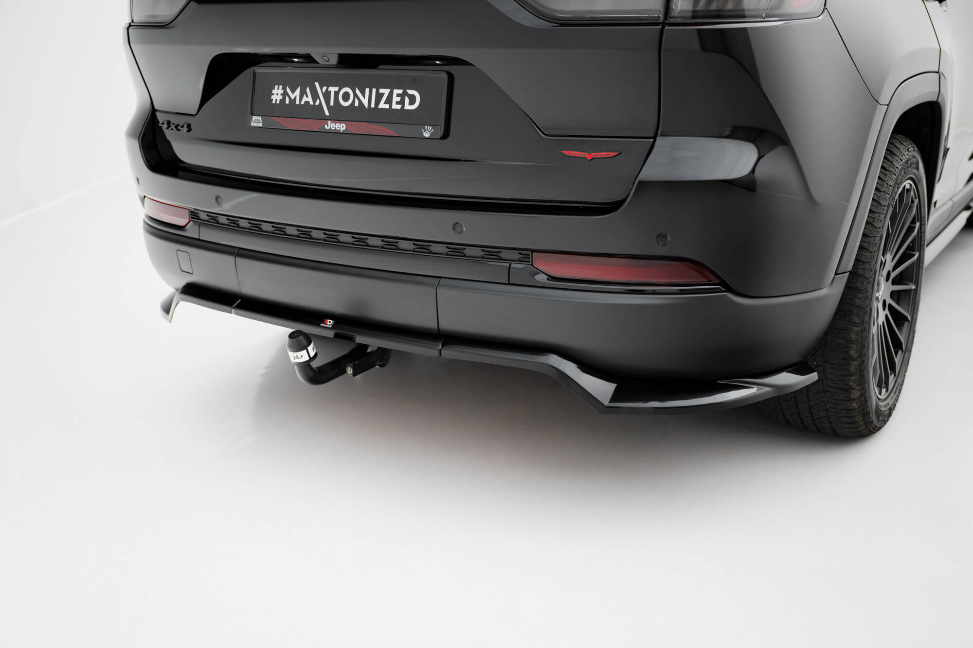REAR SPLITTER (WITH VERTICAL BARS) SUITABLE FOR JEEP GRAND CHEROKEE MK5 – MAXTON DESIGN - 4
