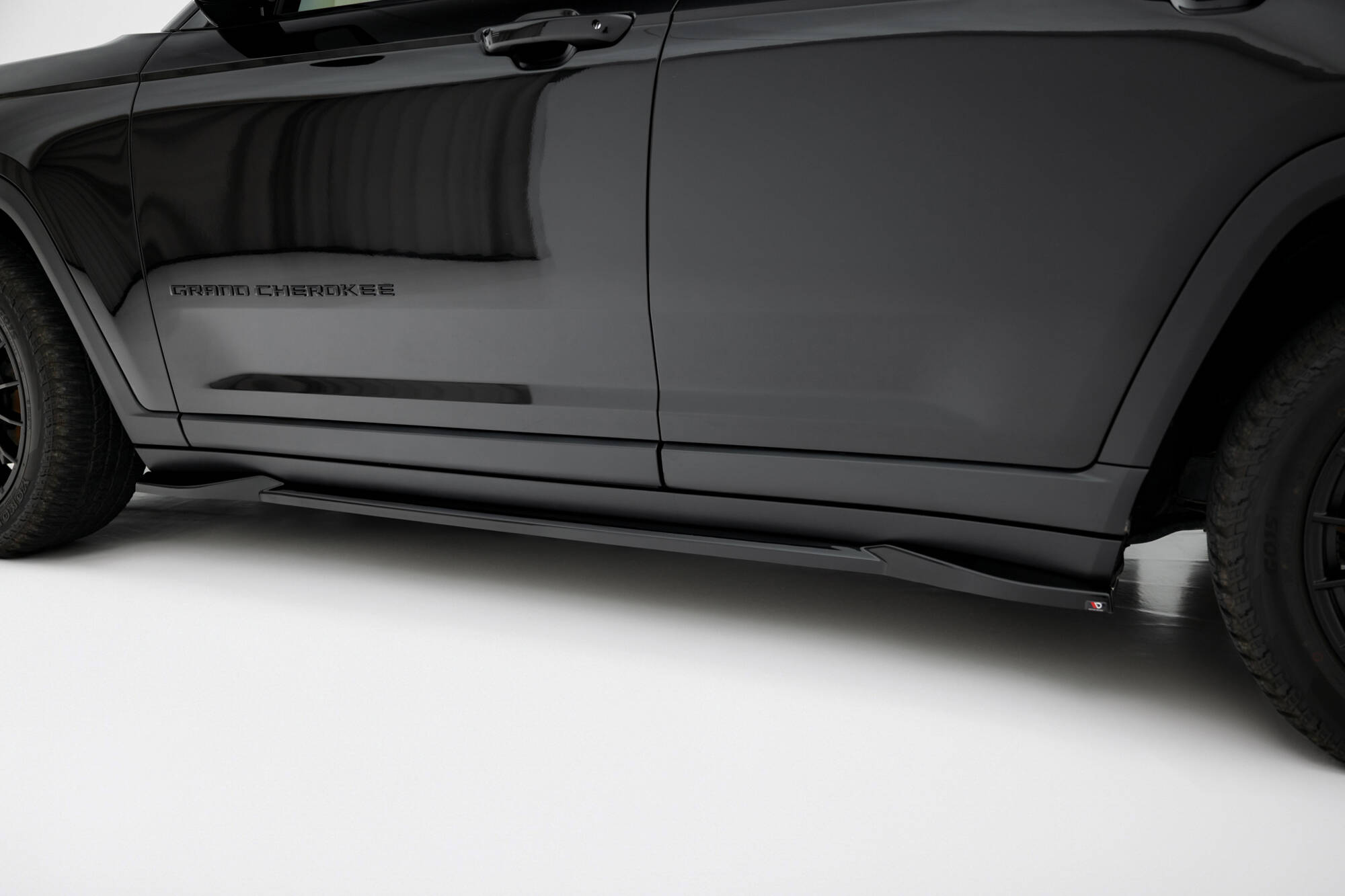 SIDE SKIRTS DIFFUSERS SUITABLE FOR JEEP GRAND CHEROKEE MK5 – MAXTON DESIGN - 5