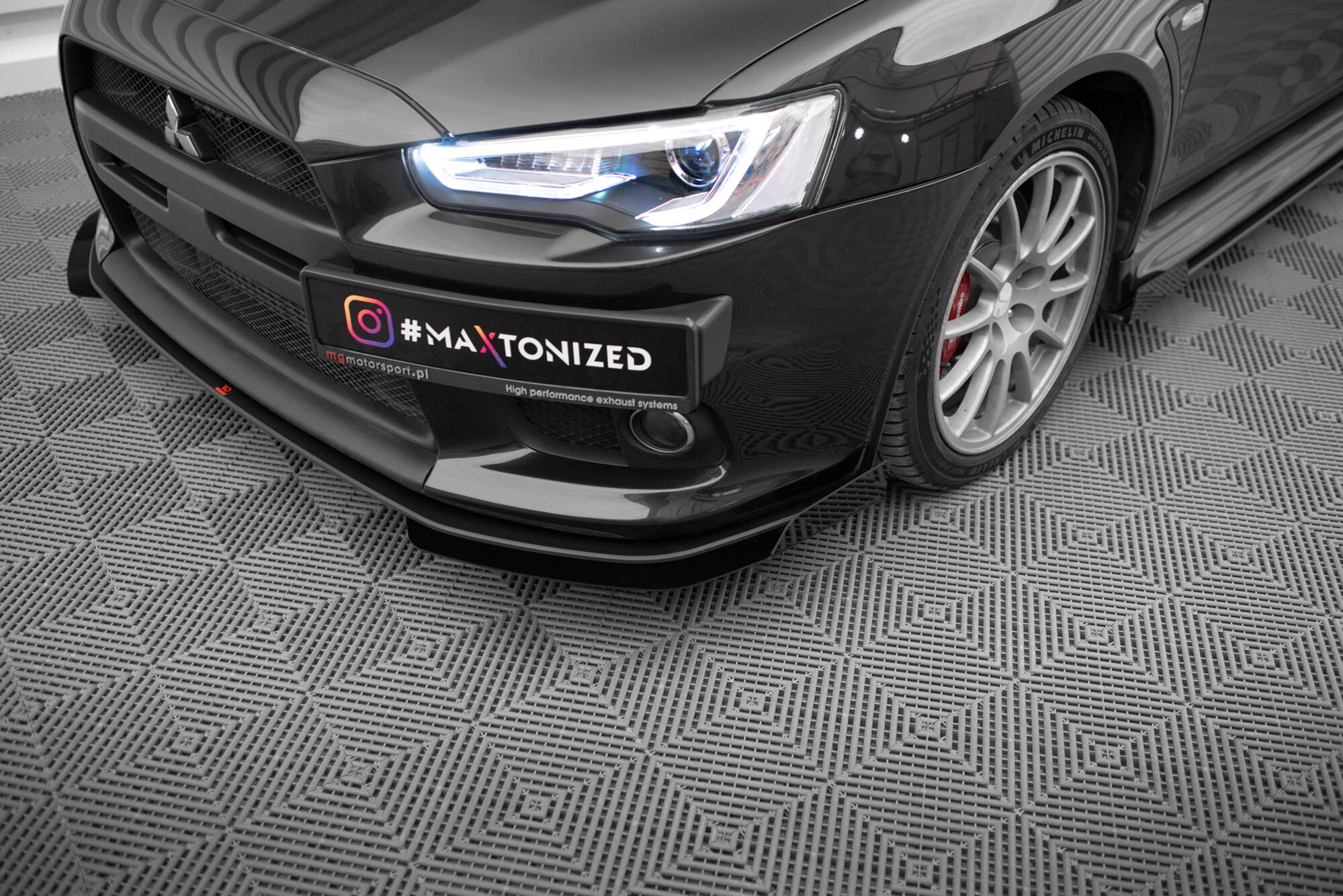 STREET PRO FRONT SPLITTER + FLAPS SUITABLE FOR MITSUBISHI LANCER EVO X – MAXTON DESIGN