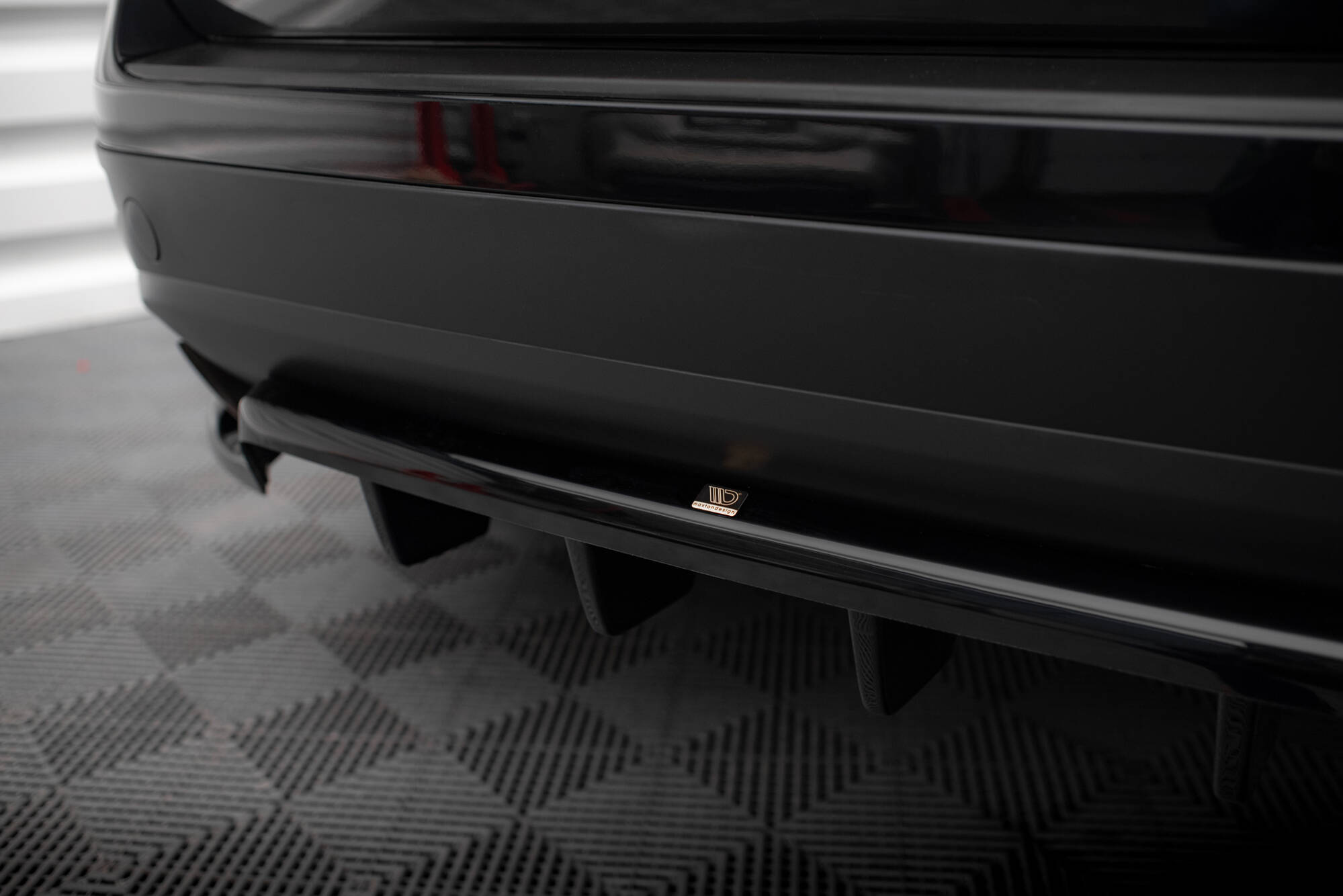 Central Rear Splitter (Vertical Bars) Volkswagen Touareg Mk2 - 4