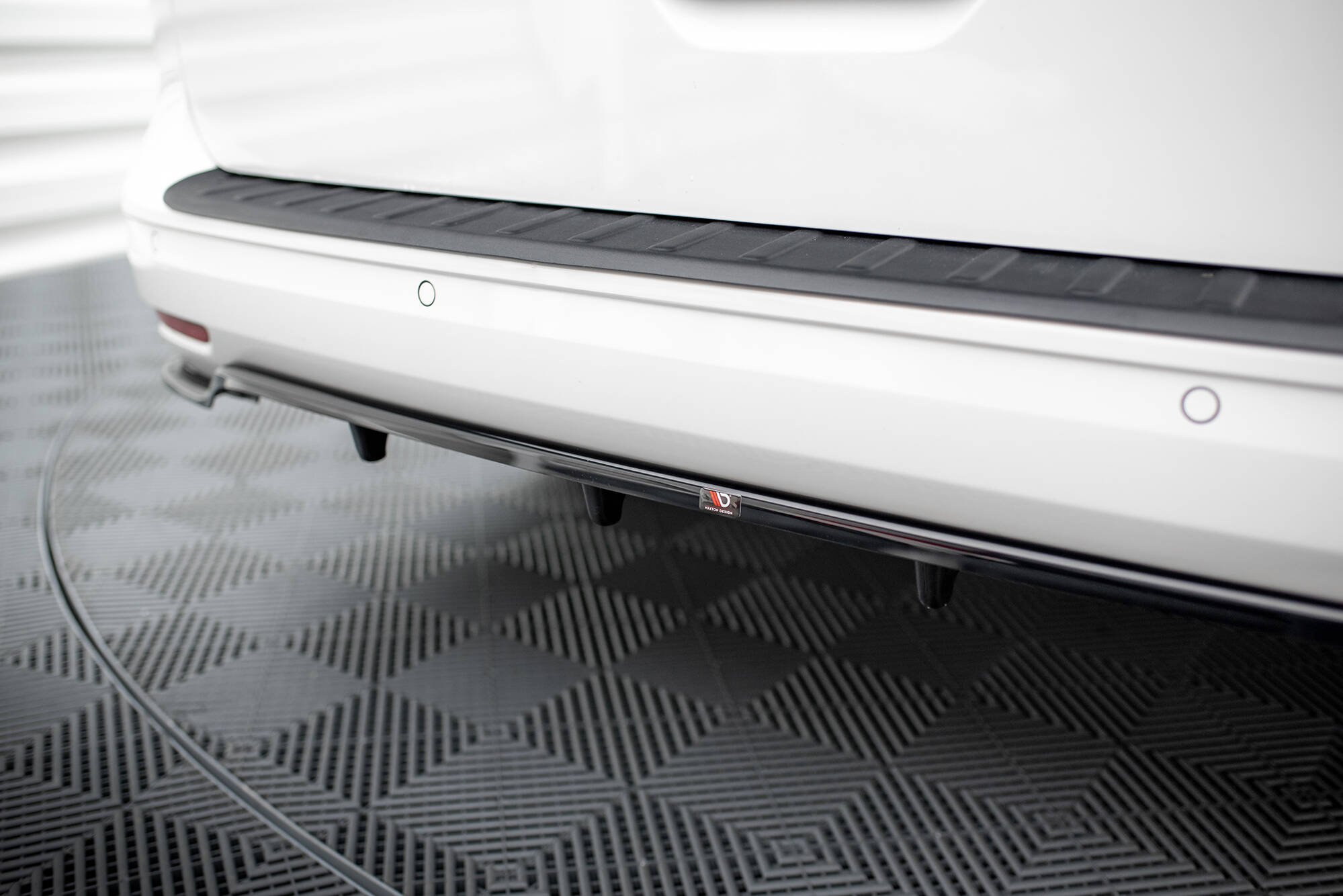 Central Rear Splitter (Vertical Bars) Volkswagen Caddy Maxi Mk5 - 2