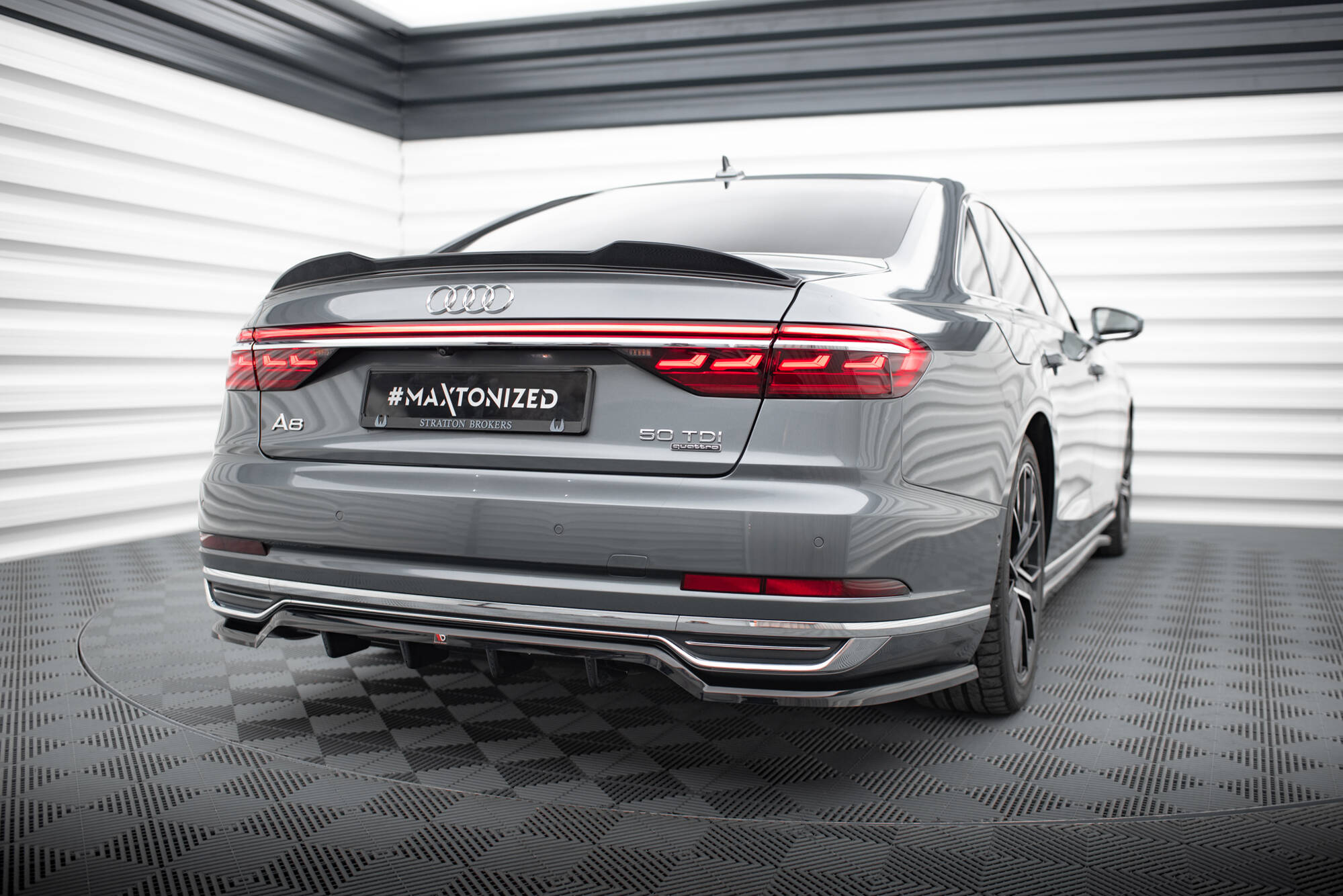 Central Rear Splitter (Vertical Bars) Audi A8 D5 - 2