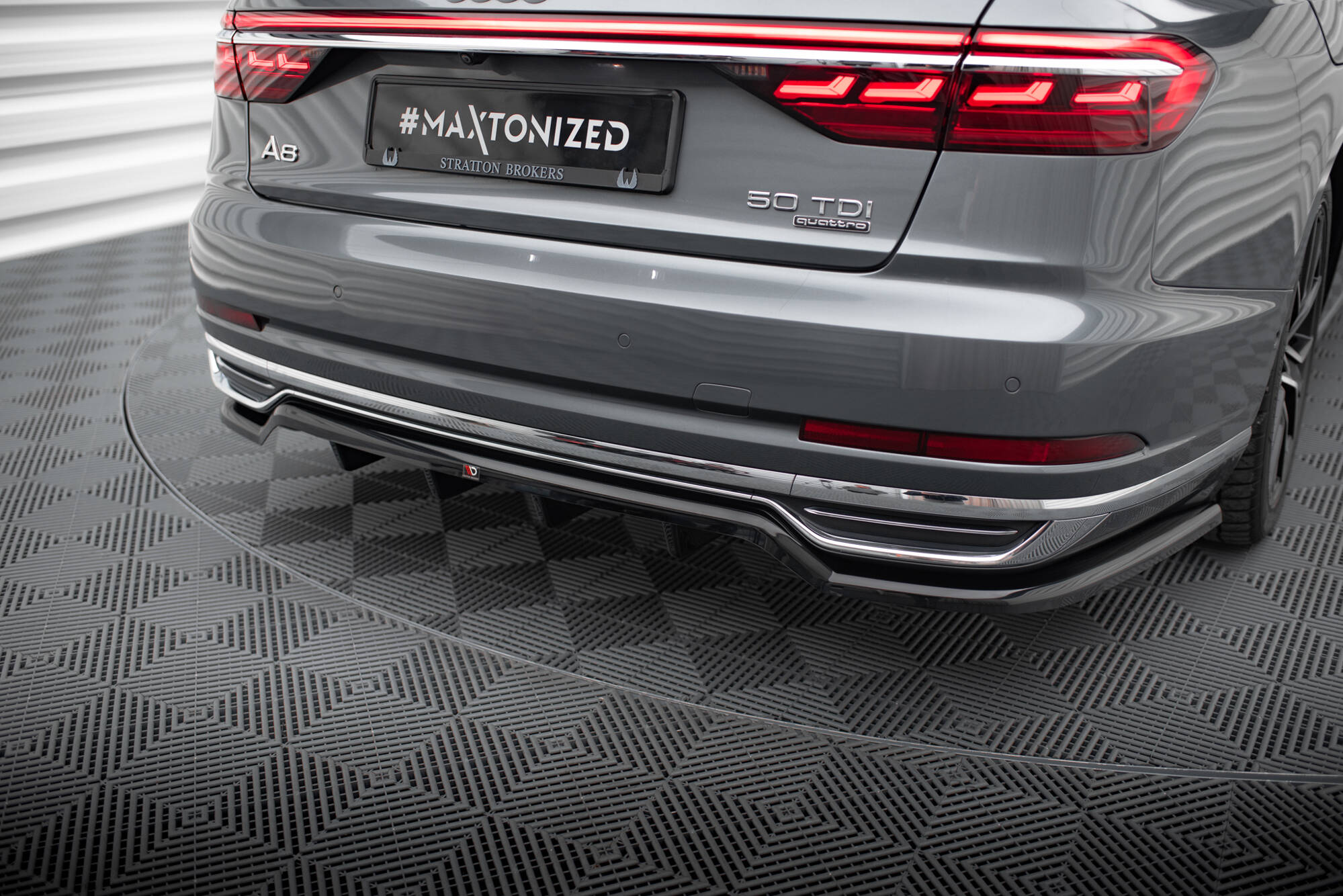 Central Rear Splitter (Vertical Bars) Audi A8 D5 - 4