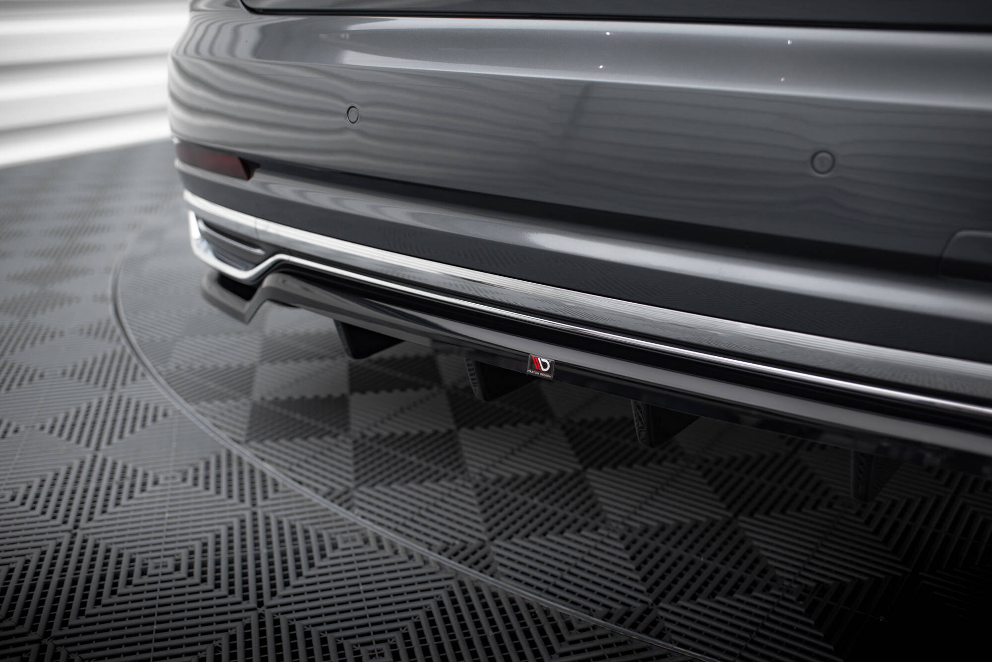 Central Rear Splitter (Vertical Bars) Audi A8 D5 - 3
