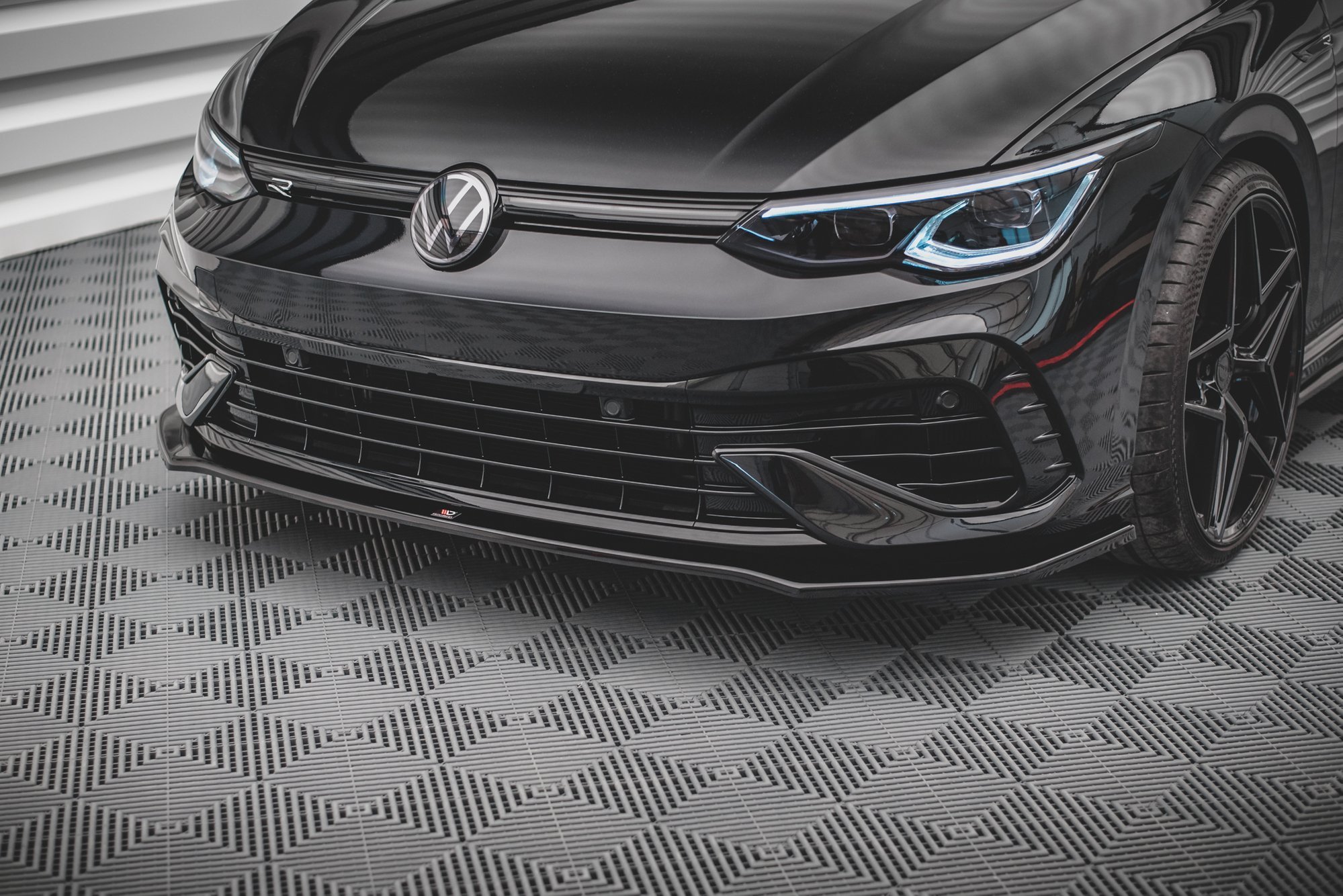 Front Splitter V.3 VW Golf R Mk8 GLOSS - 4