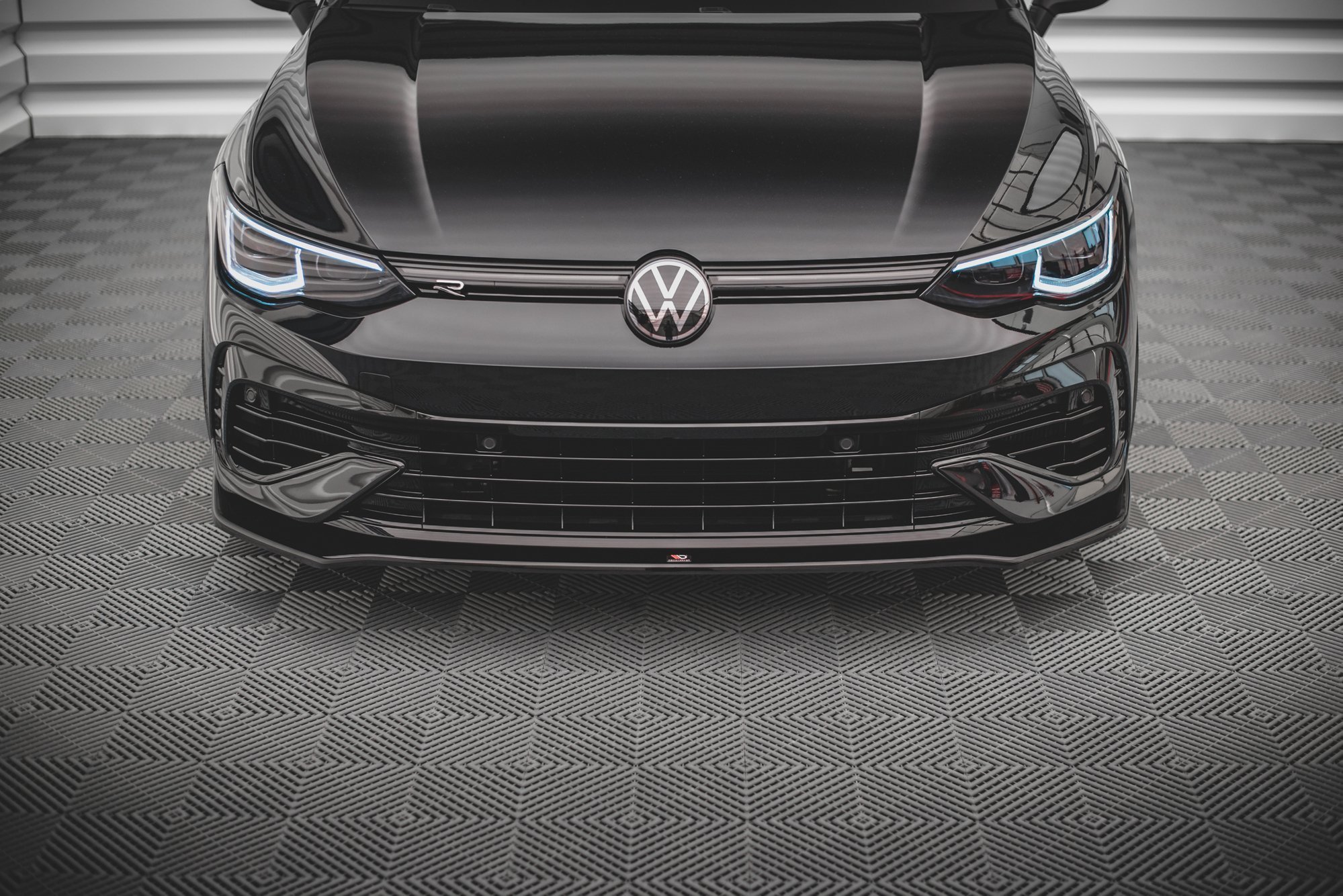 Front Splitter V.3 VW Golf R Mk8 GLOSS - 2