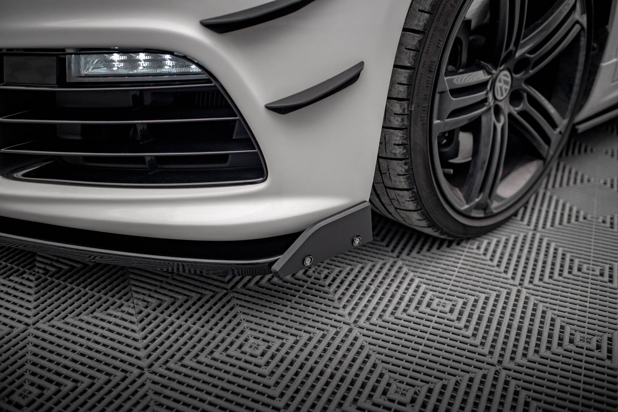 Front Splitter V.3 + Flaps Volkswagen Scirocco R Mk3 - 4