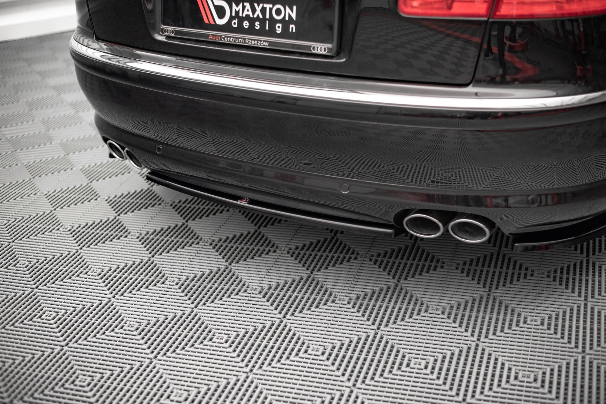 Central Rear Splitter Audi S8 D3 (2006-2010) - 2