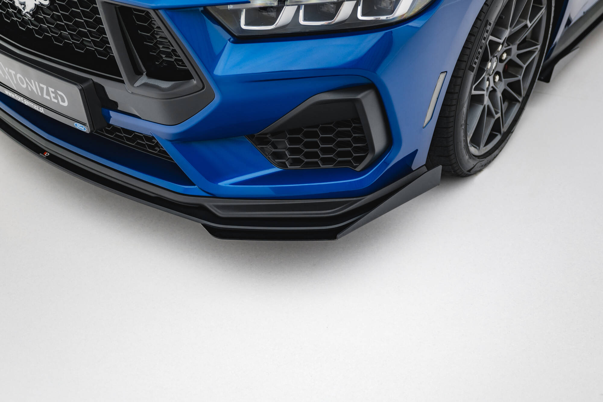 STREET PRO FRONT SPLITTER + FLAPS SUITABLE FOR FORD MUSTANG GT MK7 – MAXTON DESIGN - 5