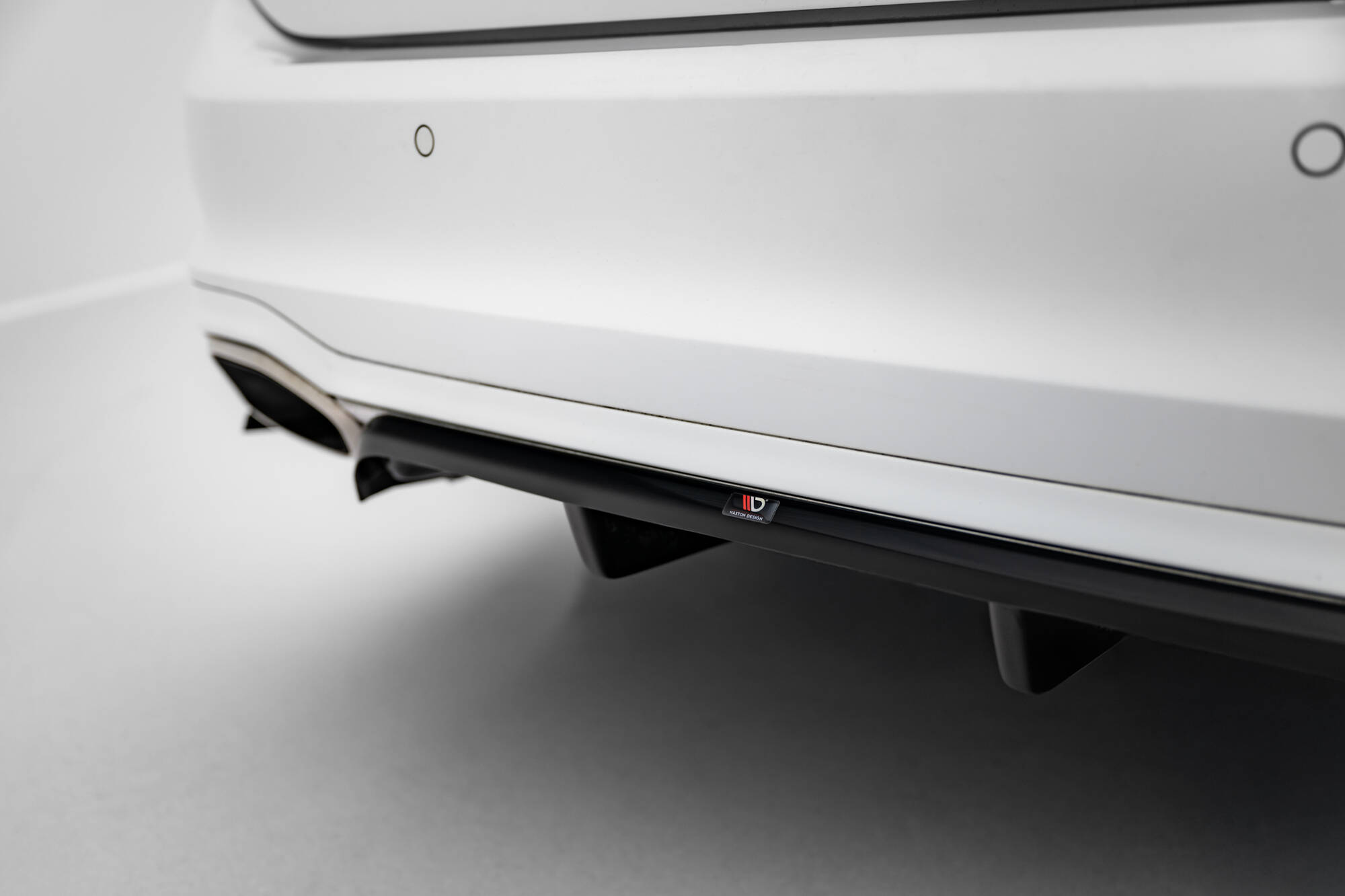 CENTRAL REAR SPLITTER (WITH VERTICAL BARS) SUITABLE FOR FORD FOCUS VIGNALE ESTATE MK4 – MAXTON DESIGN