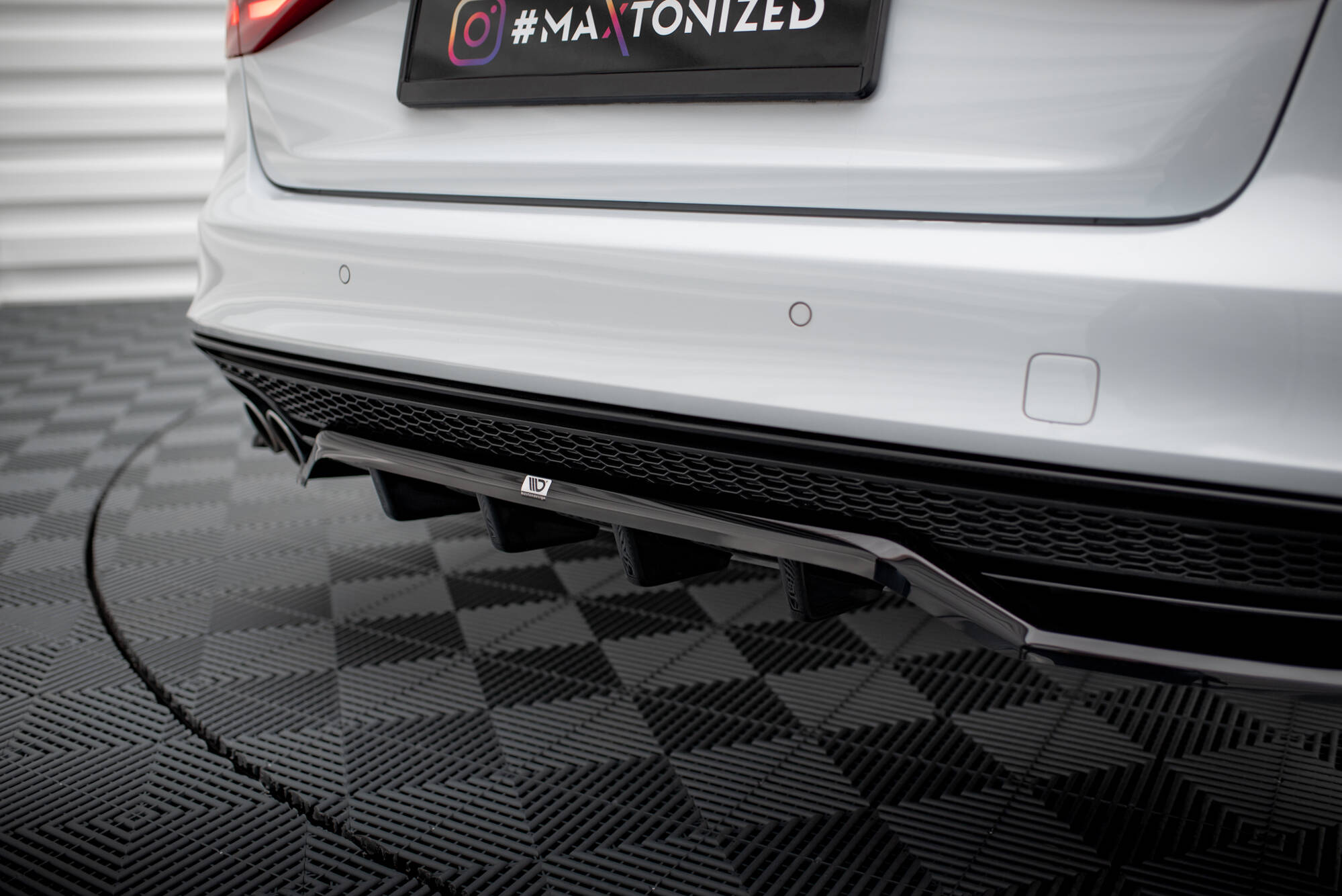 Central Rear Splitter (Vertical Bars) Audi A4 Competition B8 Facelift - 5