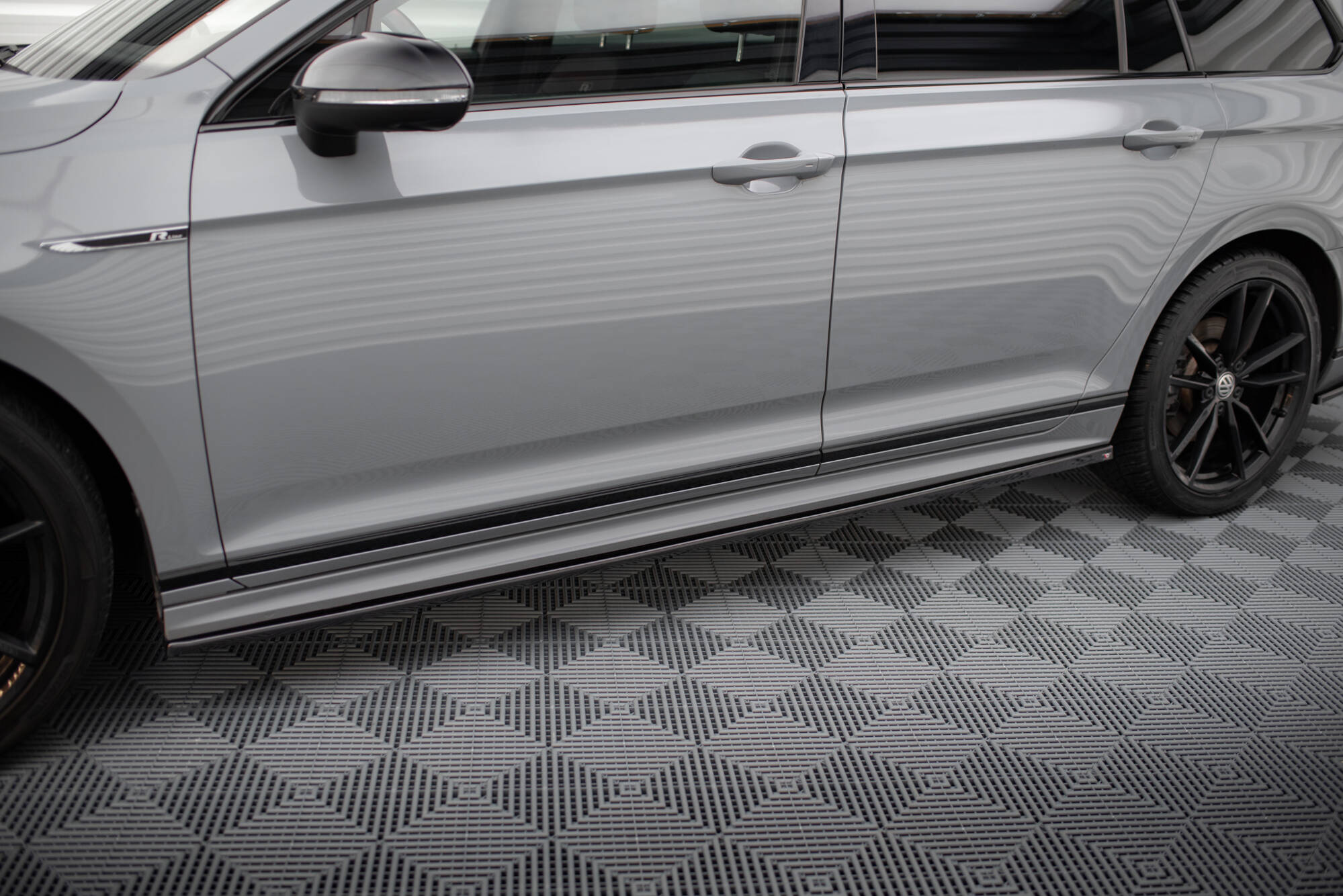 Side Skirts Diffusers Volkswagen Passat R-Line B8 Facelift - 3