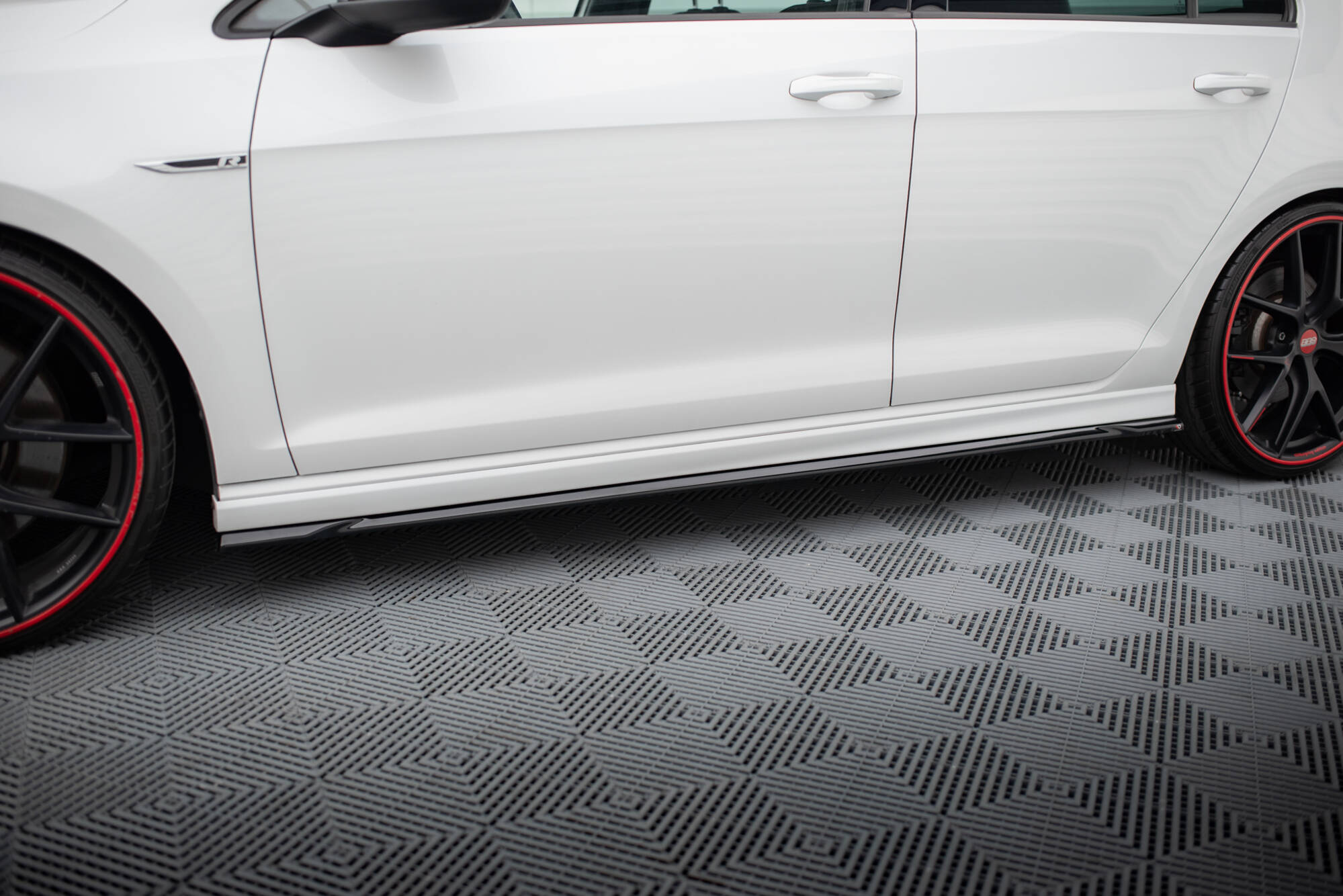 Side Skirts Diffusers V.4 Volkswagen Golf R / R-Line Mk7 - 3