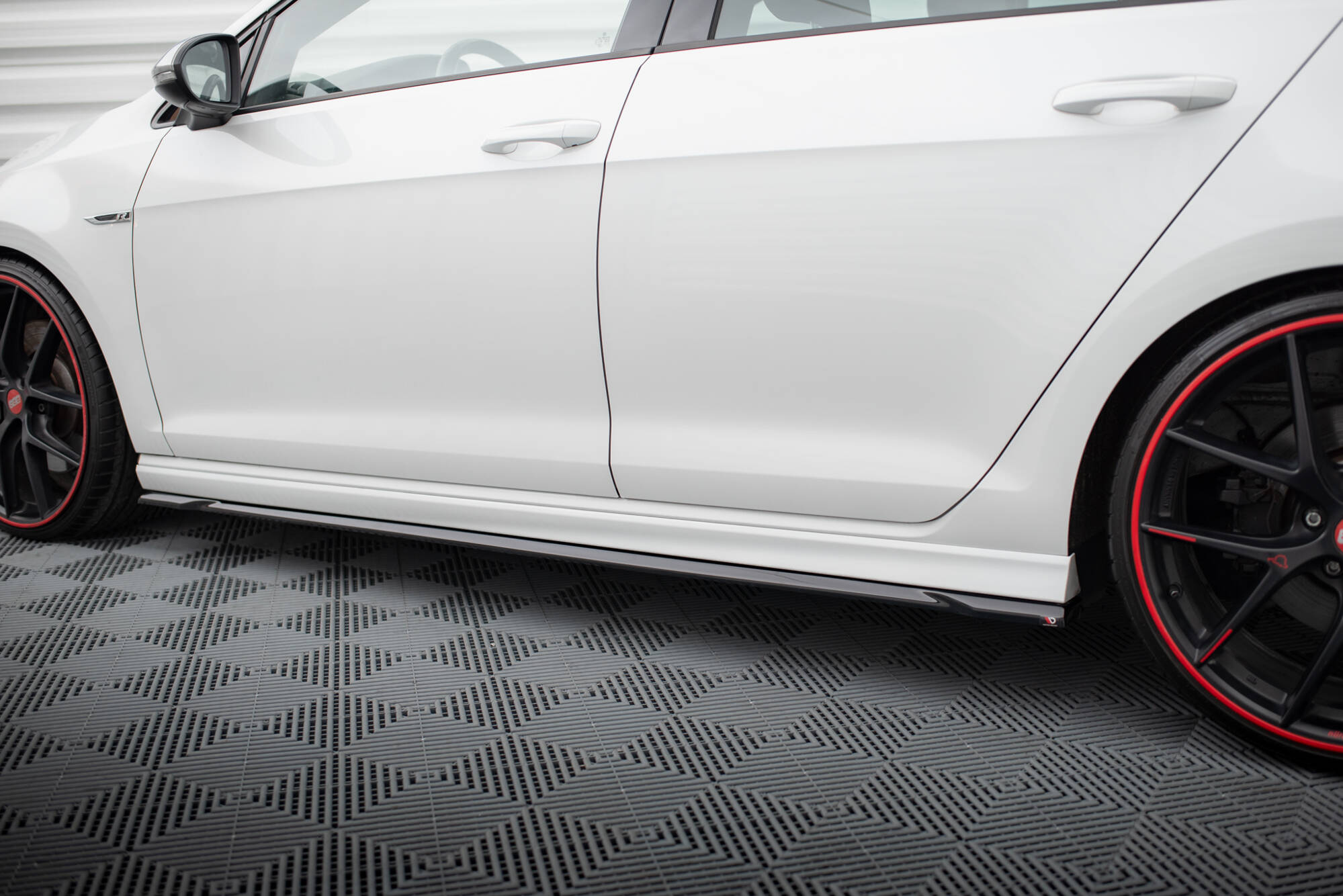 Side Skirts Diffusers V.4 Volkswagen Golf R / R-Line Mk7 - 4