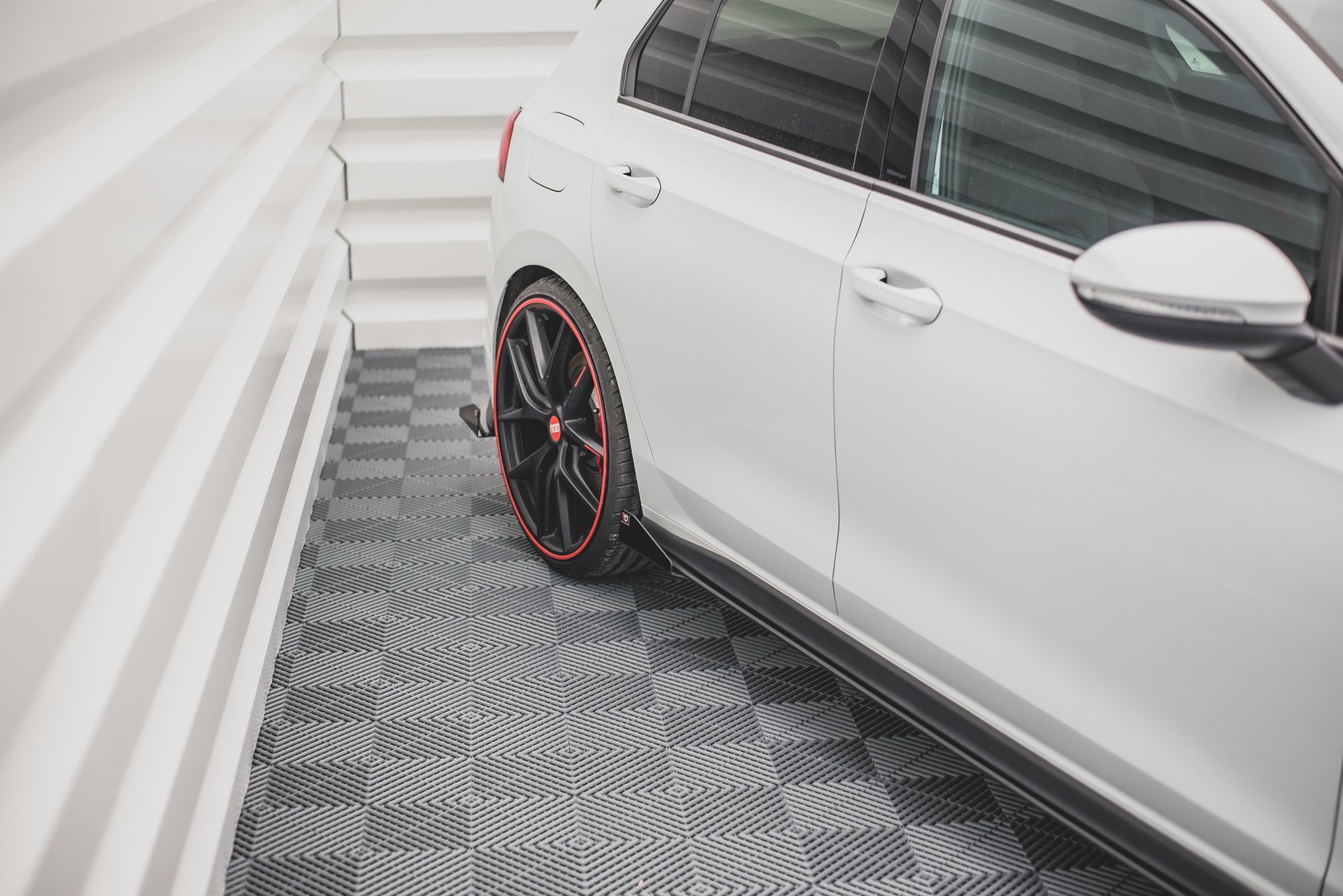 Side Flaps Volkswagen Golf GTI / GTE / GTI Clubsport / R-Line Mk8 - 2