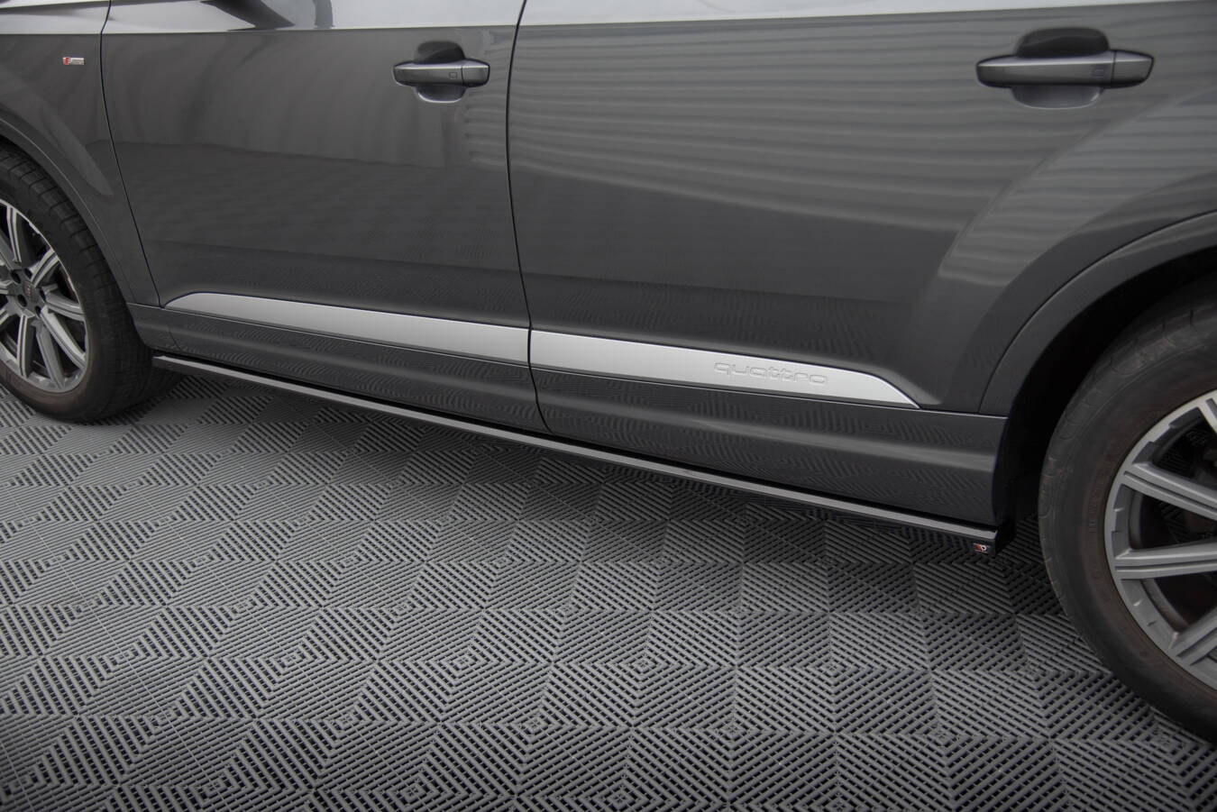 Side Skirts Diffusers Audi Q7 Mk2 - 4