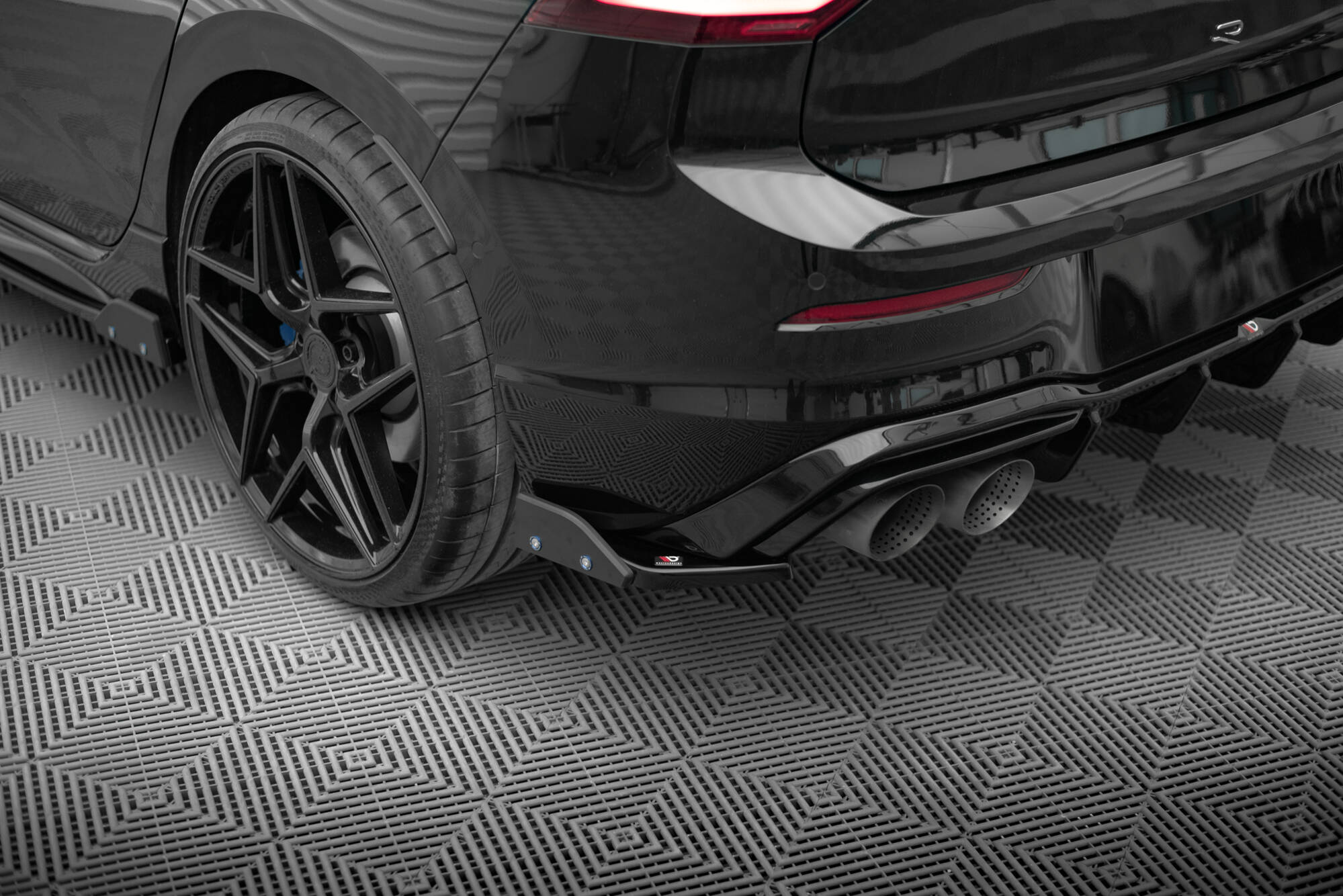 Rear Side Splitters V.6 + Flaps Volkswagen Golf R Mk8 - 2