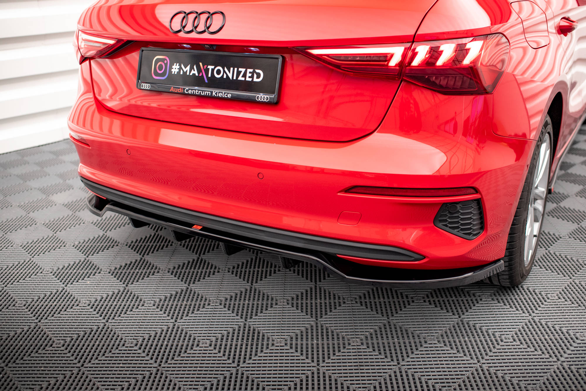 Central Rear Splitter (Vertical Bars) Audi A3 Sportback 8Y - 2