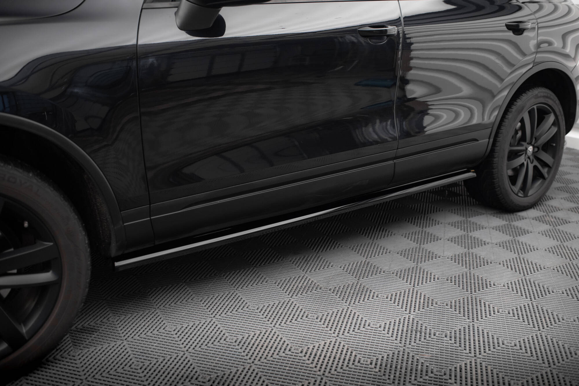 Side Skirts Diffusers Volkswagen Touareg Mk2 - 3