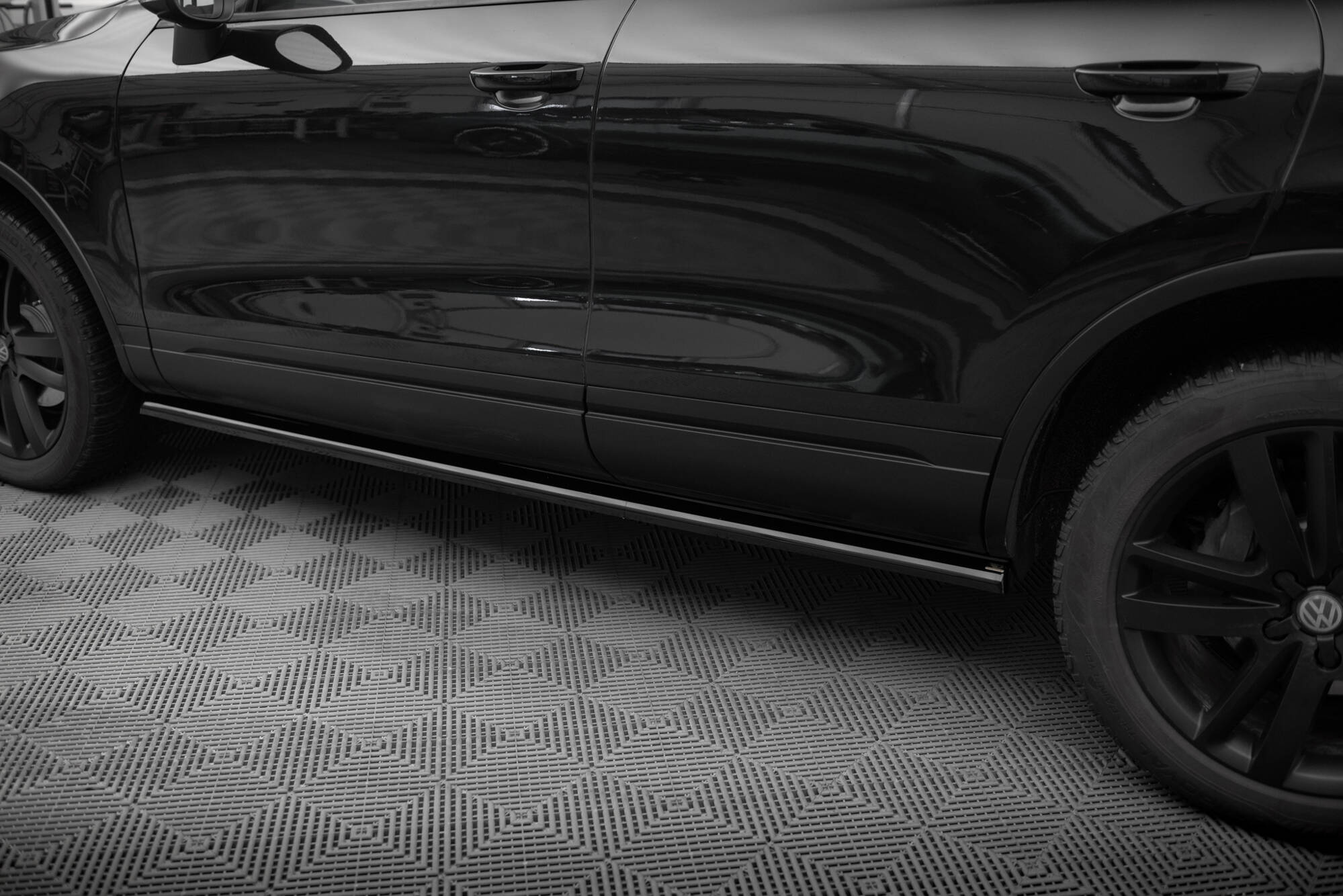 Side Skirts Diffusers Volkswagen Touareg Mk2 - 4